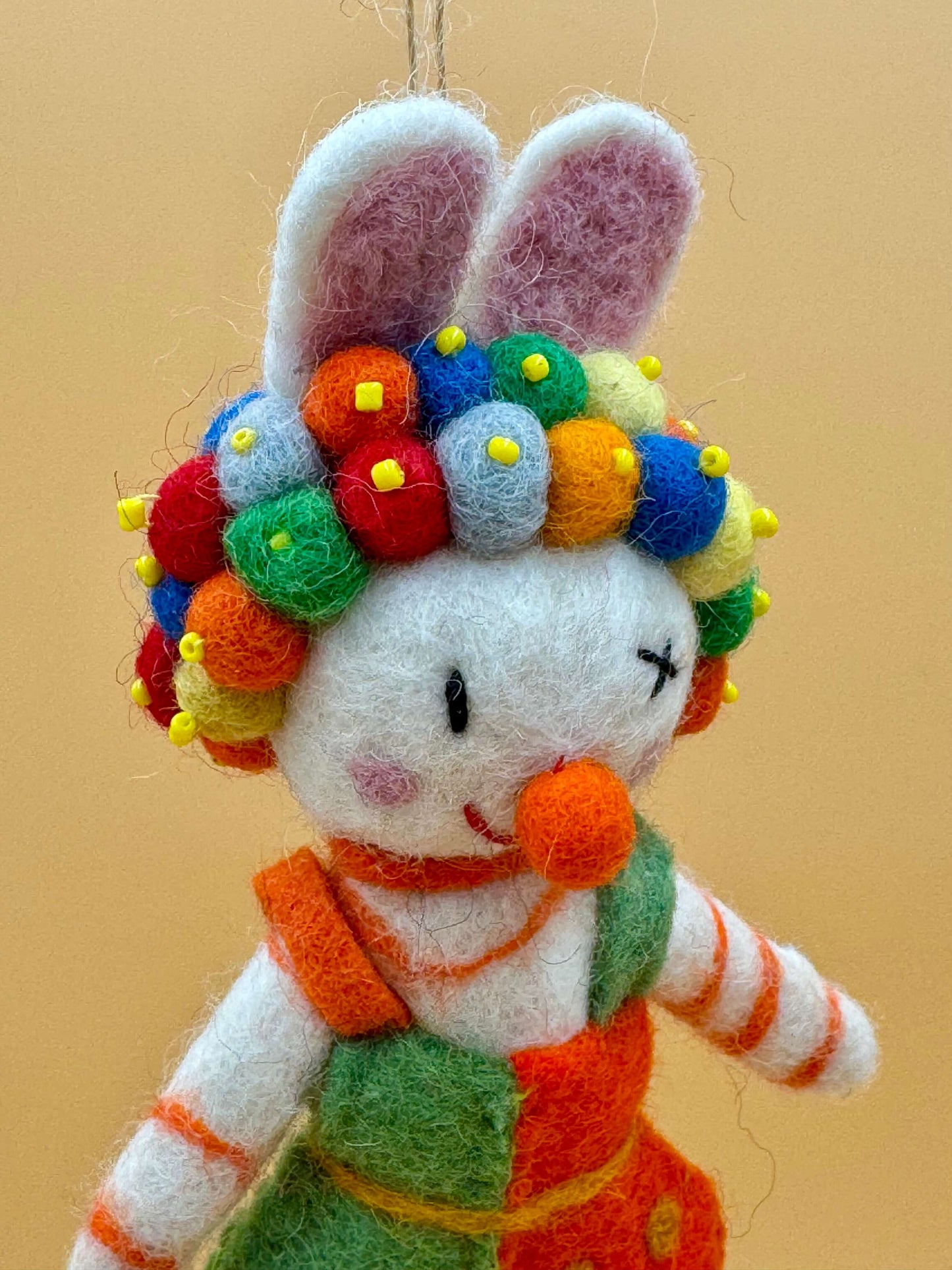Filzanhänger Schlüsselanhänger Clown bunt, handgemacht aus Wolle in lebhaften Farben, einzigartiges Deko-Stück.