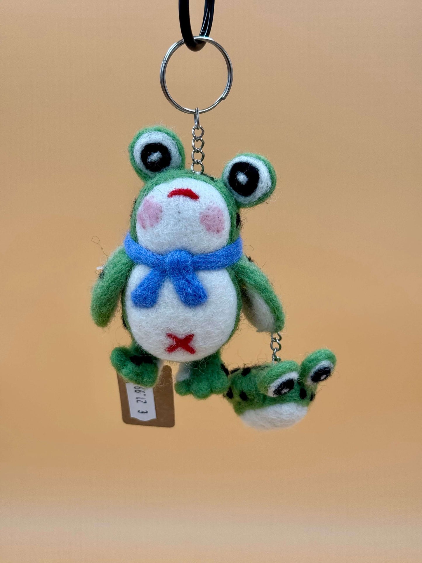 Filzanhänger Schlüsselanhänger Frosch mit Babyfrosch, handgemacht aus Wolle in verschiedenen Farben.
