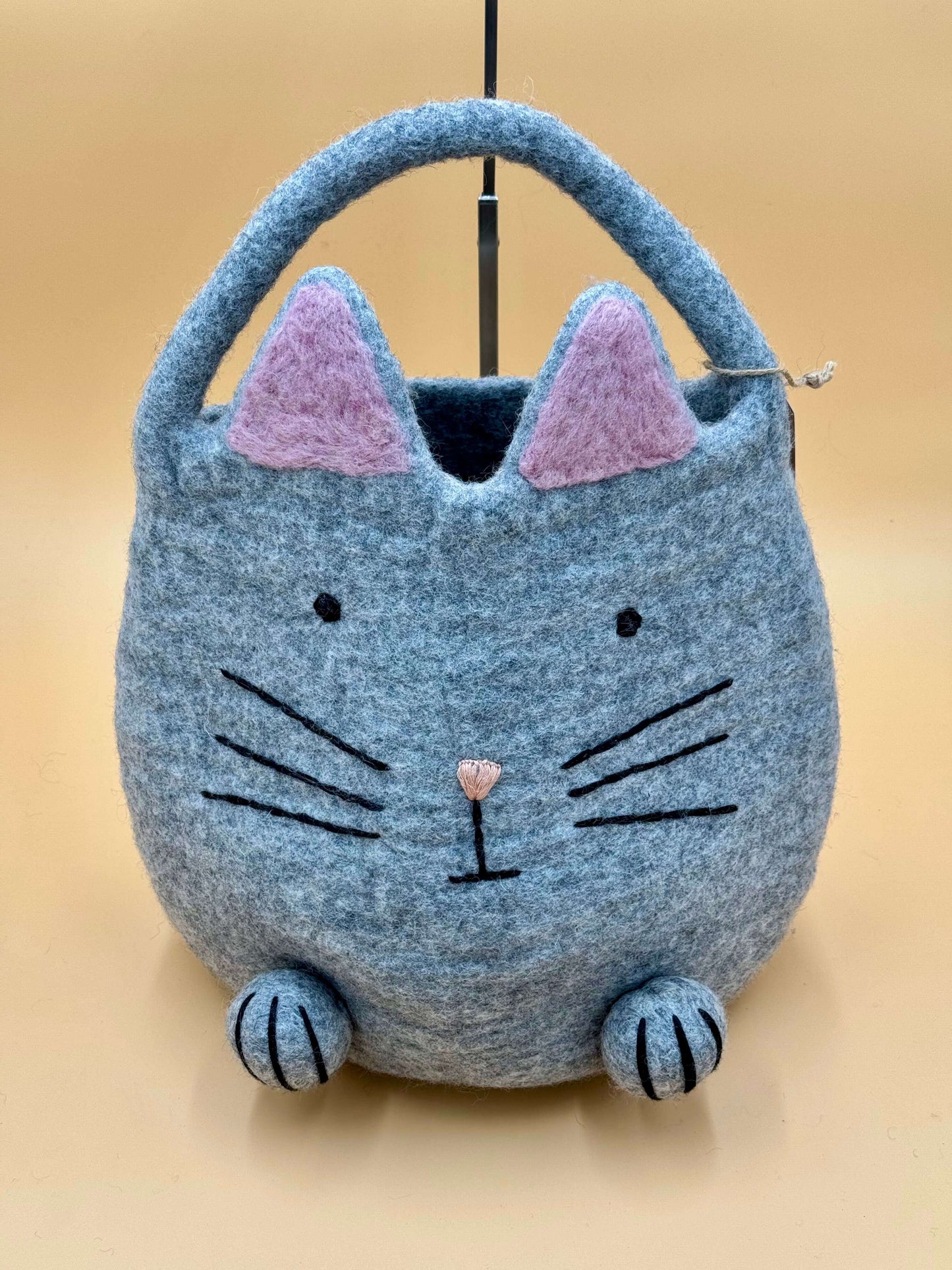 Handtasche Filztasche Korb Size L Aufbewahrungskorb Katze aus grauer Wolle mit rosa Ohren und Gesicht, 41x31cm.