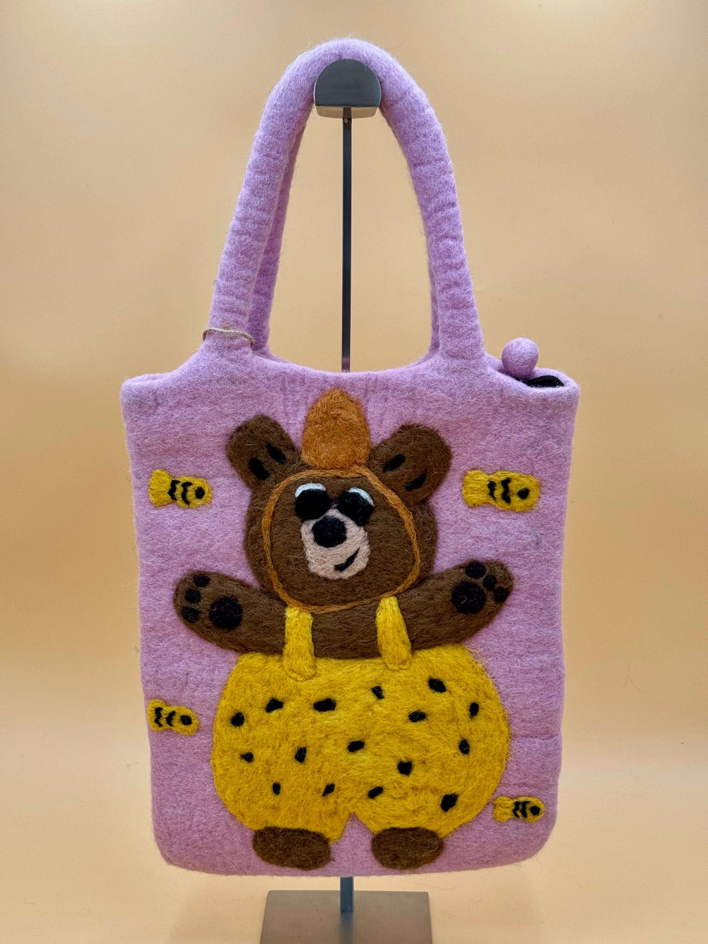 Handtasche Filztasche Size L Large Bag mit Bär und Bienen, handgefertigt aus Wolle, rosa und gelb, 29x36cm.