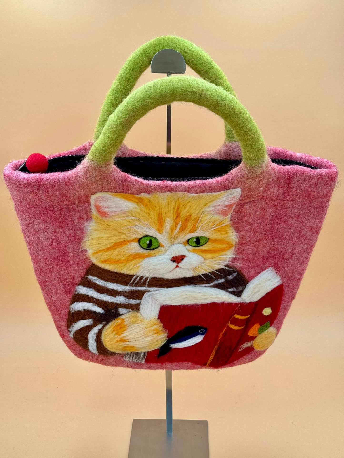 Handtasche Filztasche Size L mit katzenmotiv, rosa-orange Tasche mit Katze liest Buch, handgemachte Wolle Filztasche