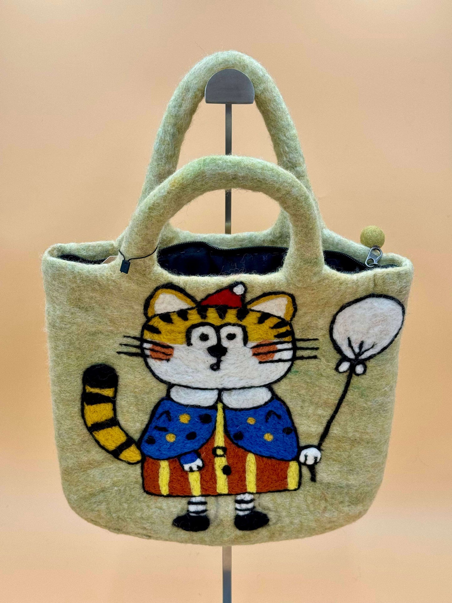 Handmade Handtasche Filztasche Size L Large Bag mit Katze und Ballon, aus 100% Wolle, grün, gelb und blau, für kleine Gegenstände.