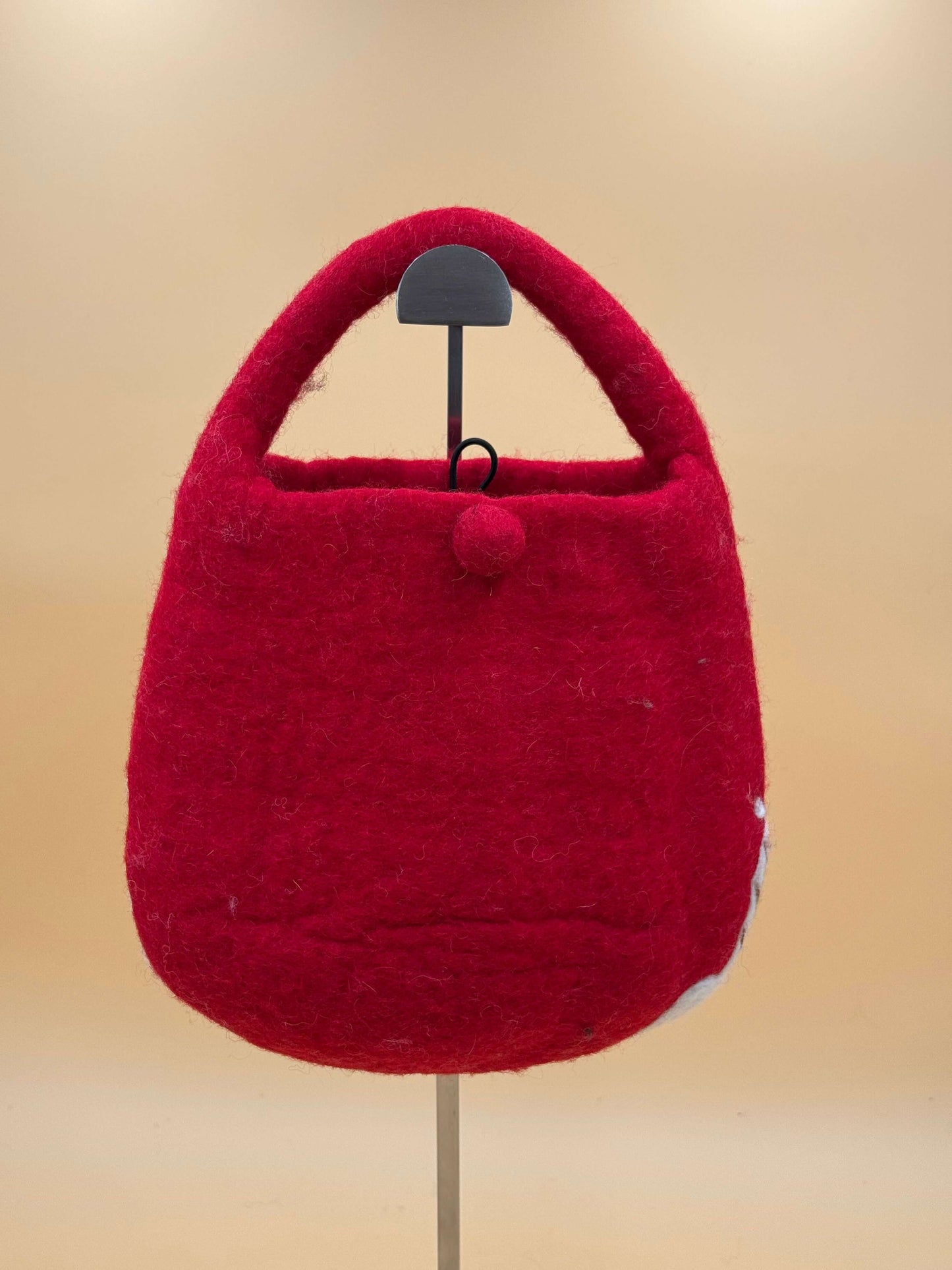Handtasche Filztasche Size S Bucket Bag in rot, handgefertigt aus 100% Wolle, ideal für kleine Essentials.