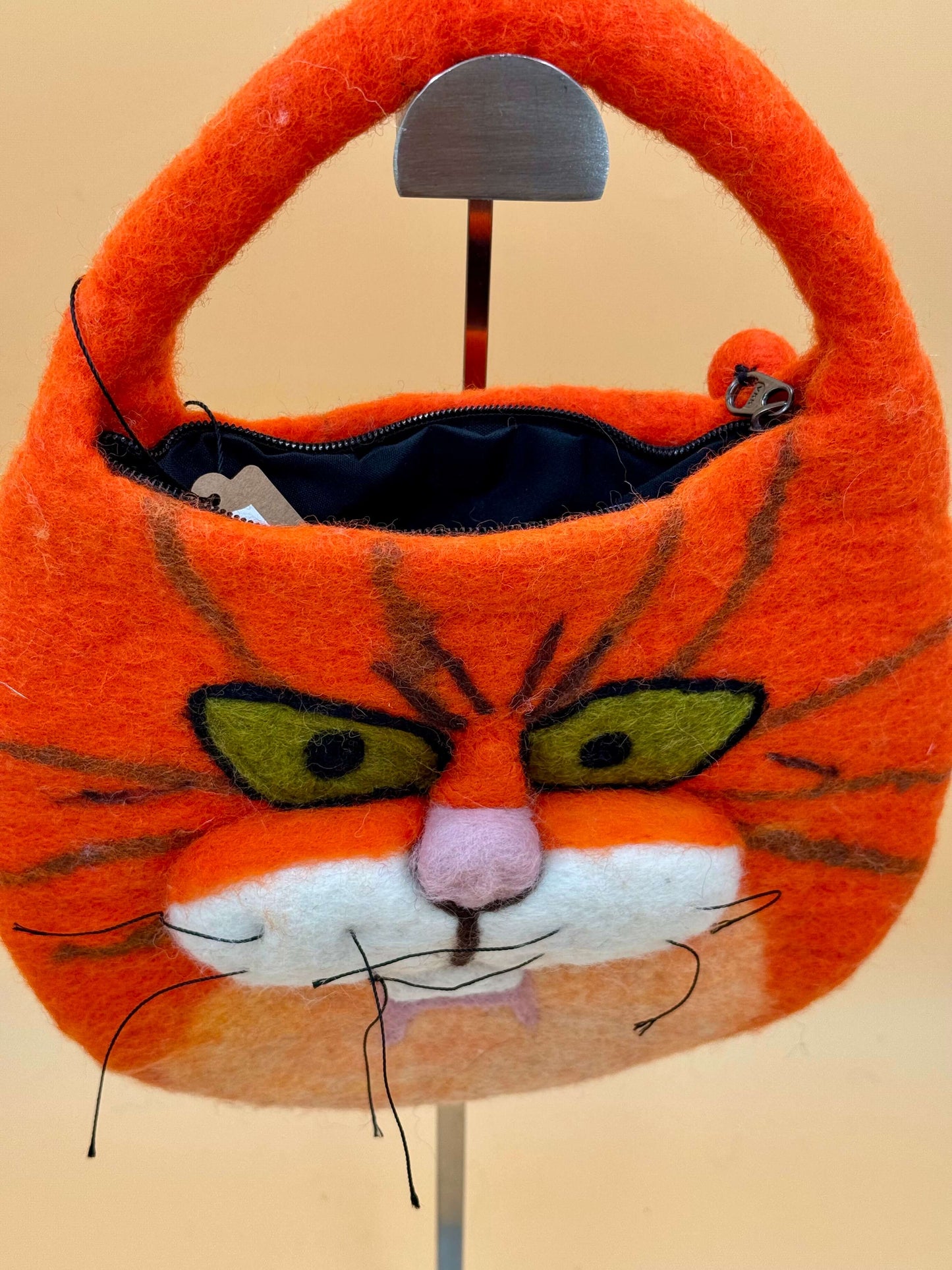 Handtasche Filztasche Size S Saddle Bag Tiger, handgemachte orange Filztasche mit Tigeransicht, 100% Wolle, Reißverschluss