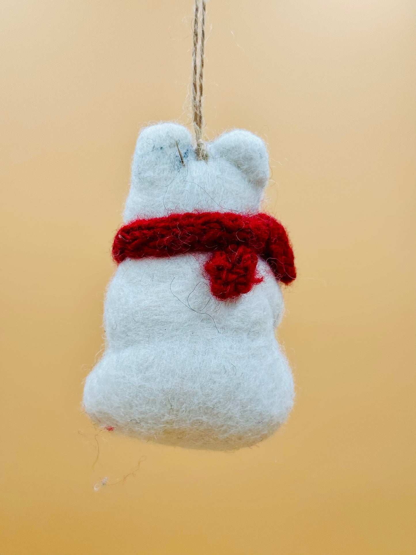 Filzanhänger Schlüsselanhänger Eisbär mit Brot