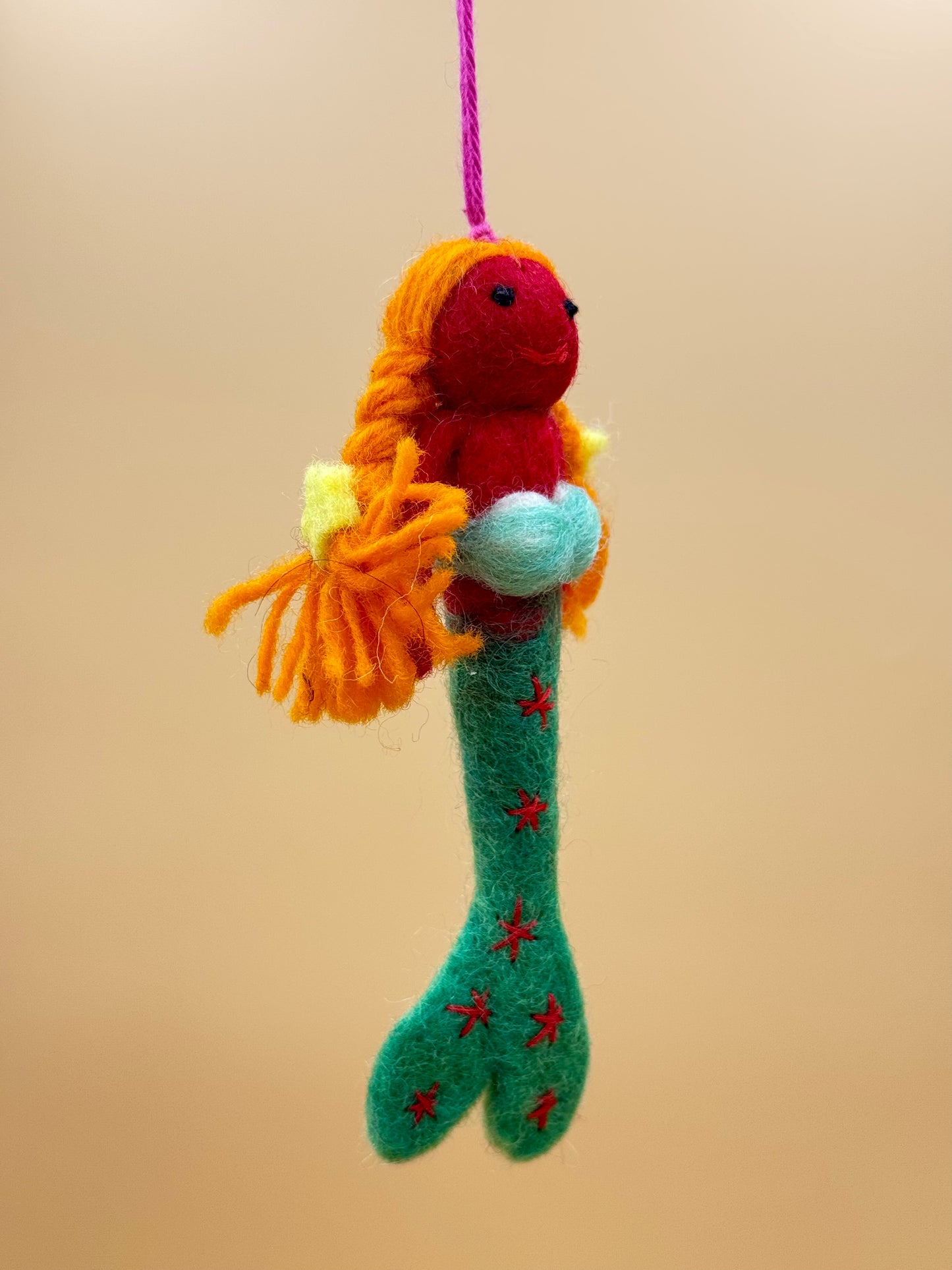 Filzanhänger Schlüsselanhänger kleine Meerjungfrau rot