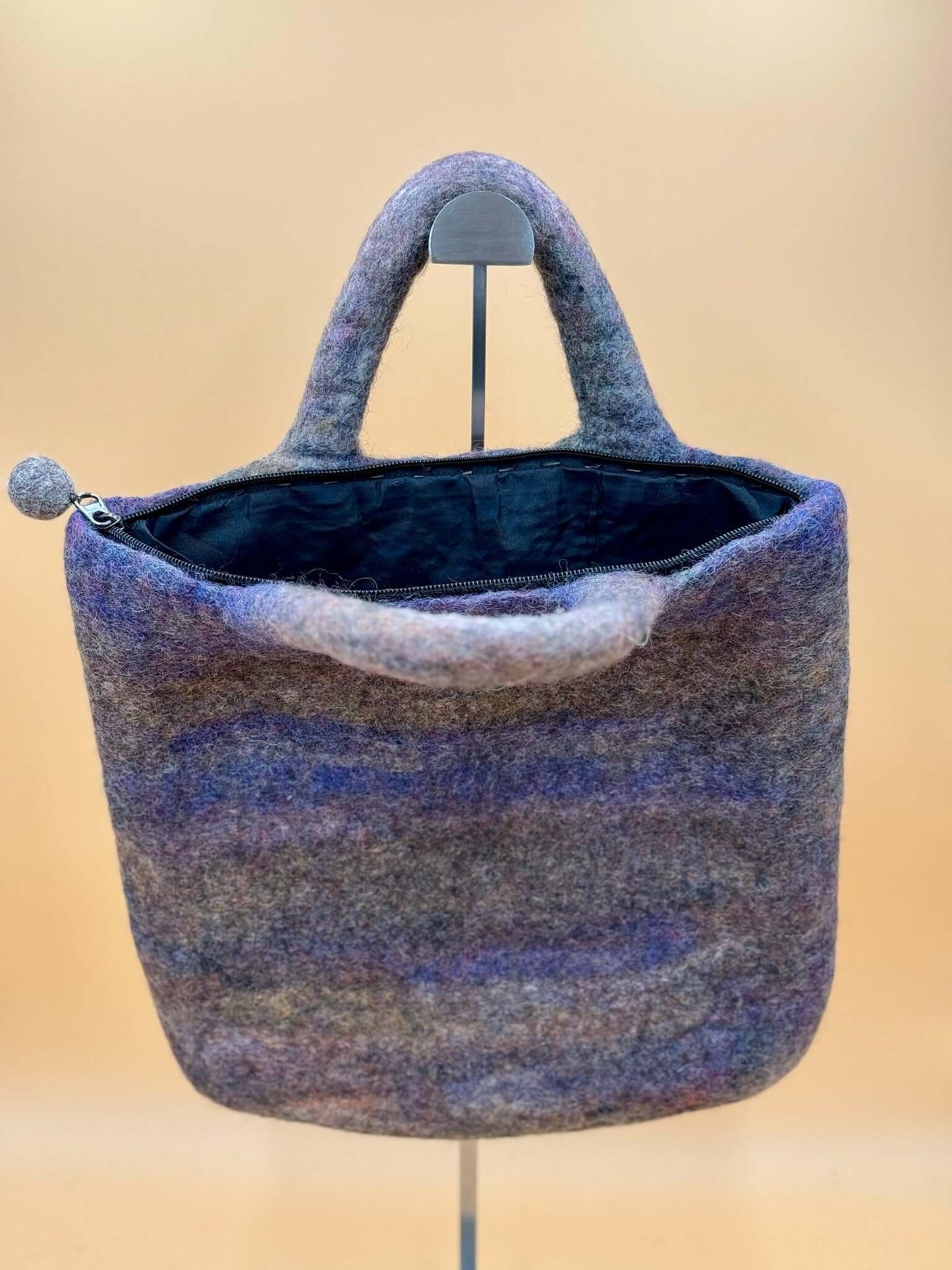 Handgemachte Handtasche Filztasche Size L Large Bag in grau, blau, weiß aus 100% Wolle, ideal für Hund-mädchen.