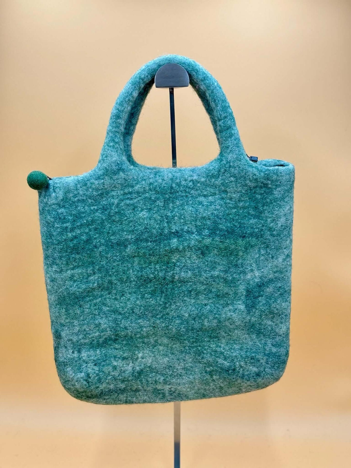 Handtasche Filztasche Size L Large Bag Bär mit Blumen - urbanchameleonberlin