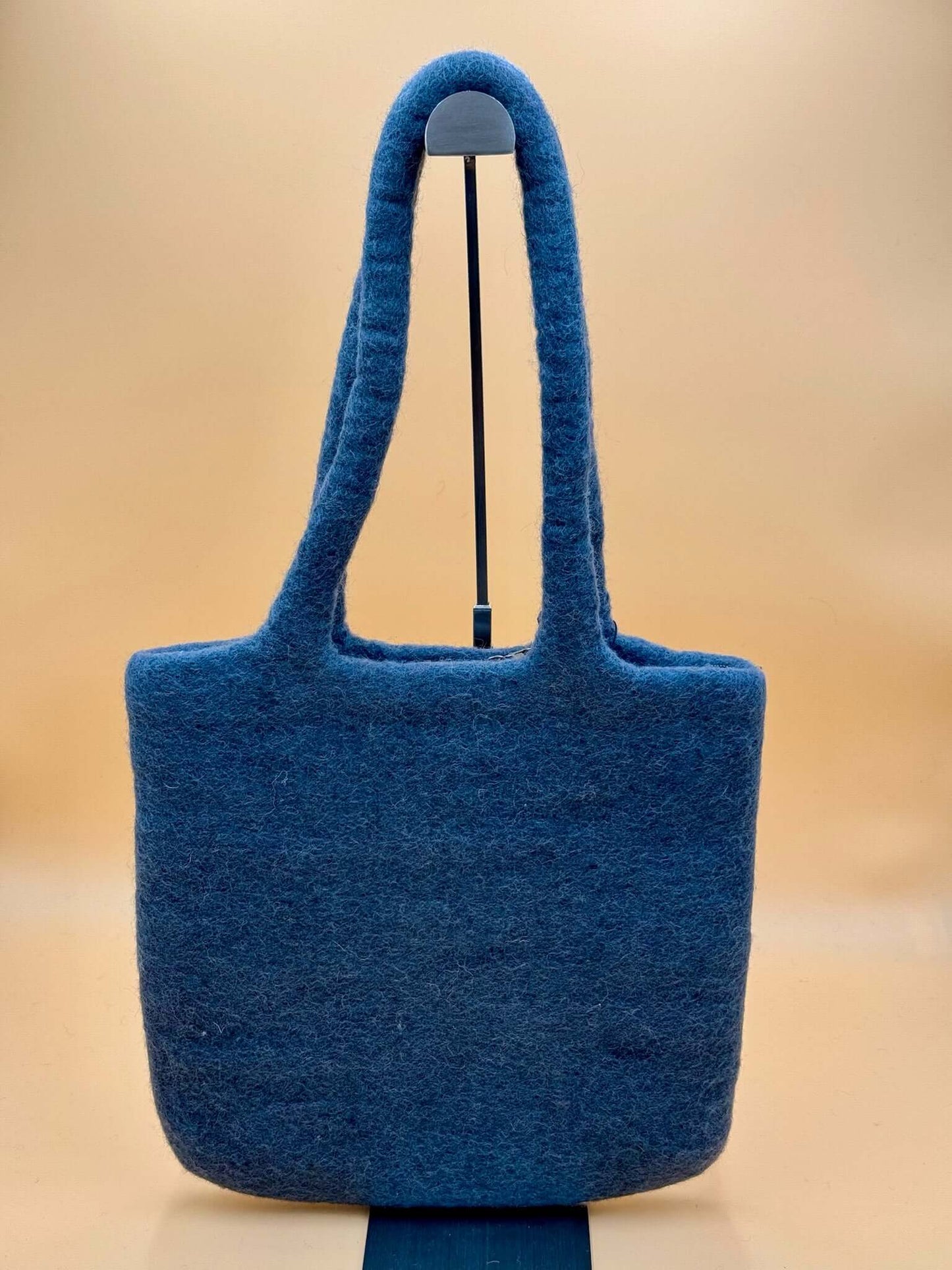 Schultertasche Filztasche Size L Shopper Zaubermädchen mit Schlange - urbanchameleonberlin