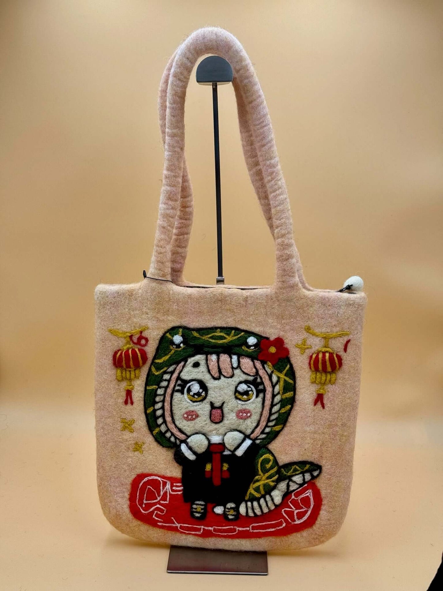 Schultertasche Filztasche Size L Shopper Zaubermädchen mit Schlange - urbanchameleonberlin