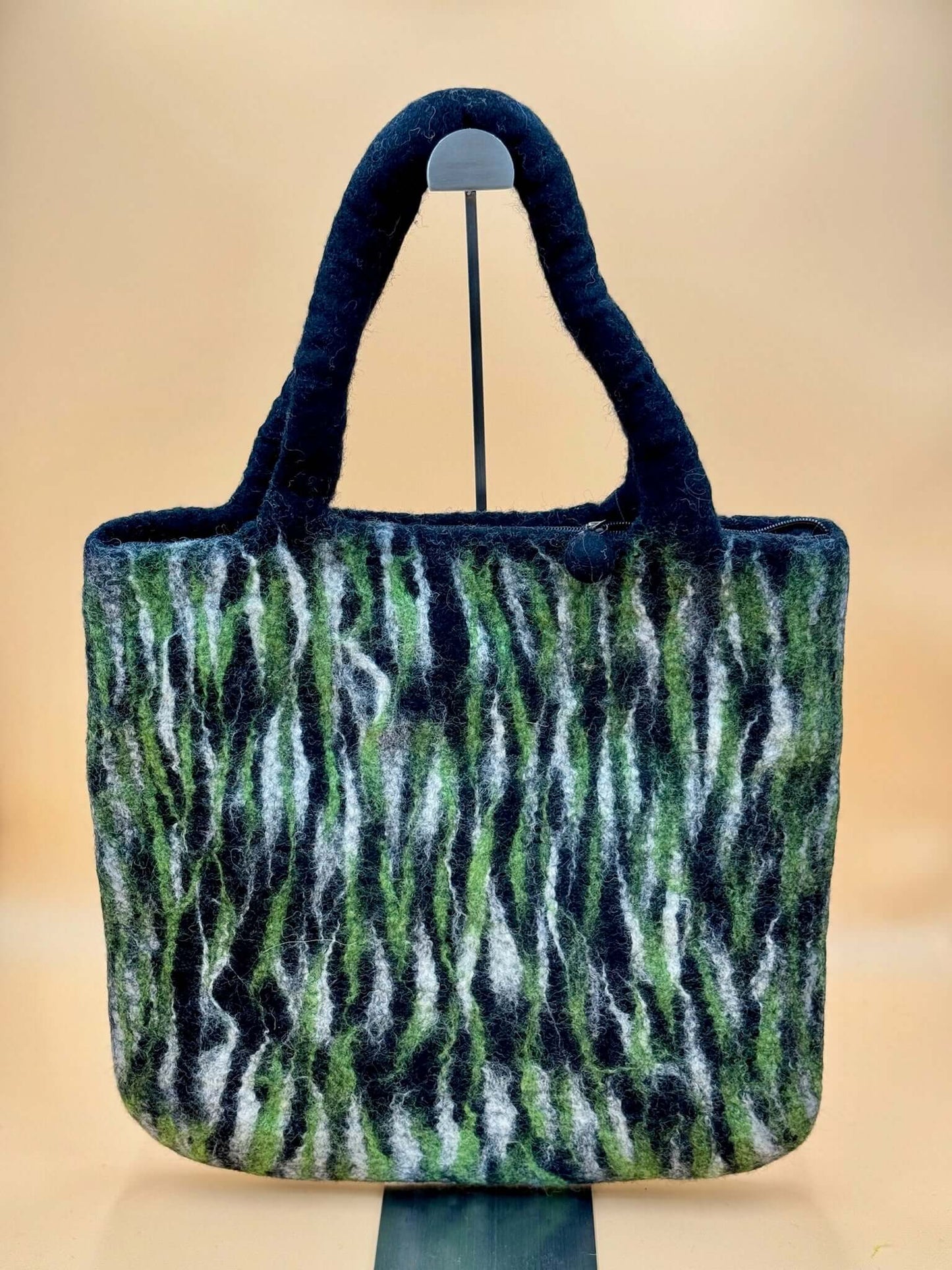 Handtasche Filztasche Size L Large Bag Moos mit Pilz - urbanchameleonberlin