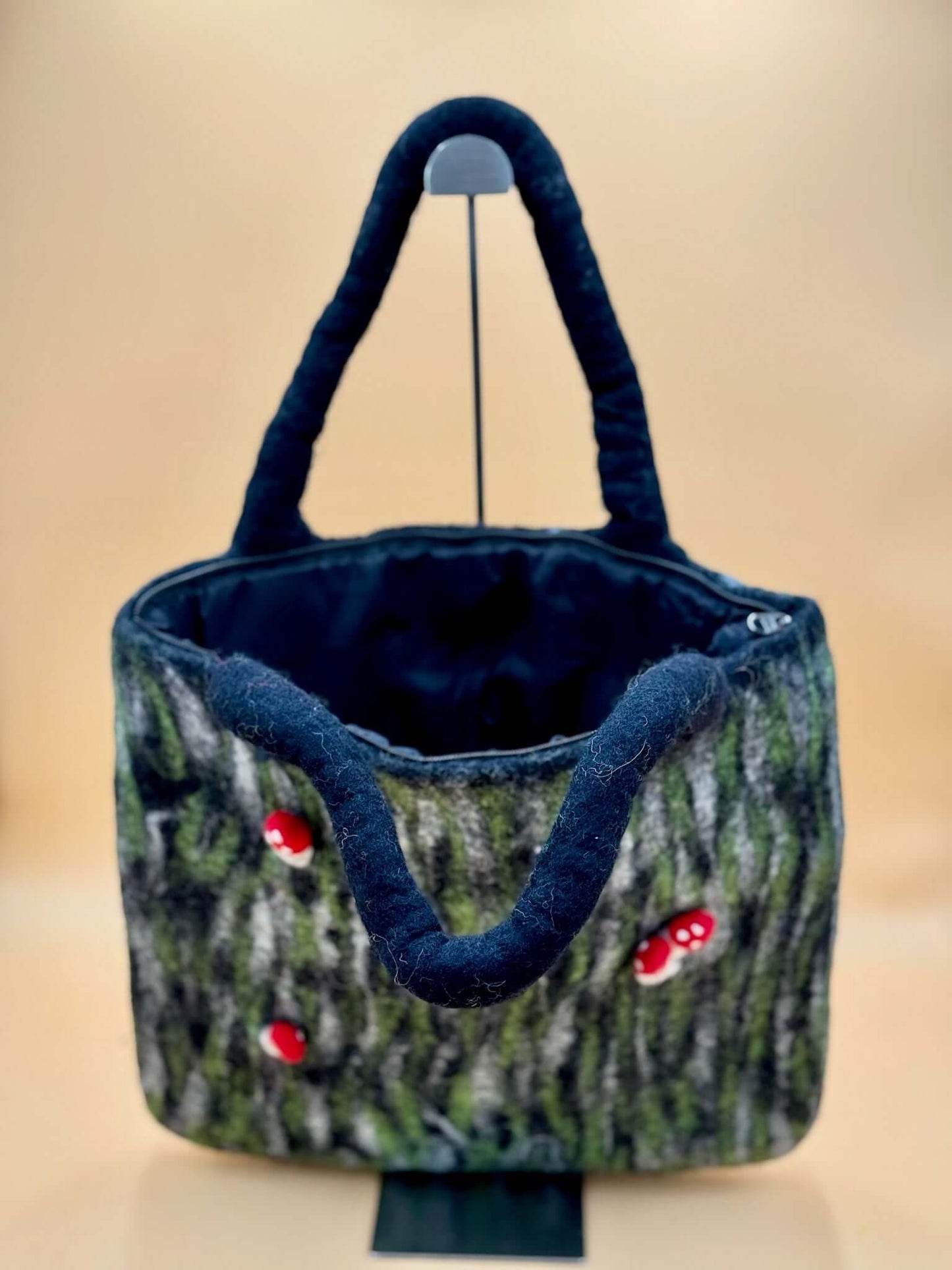Handtasche Filztasche Size L Large Bag Moos mit Pilz - urbanchameleonberlin