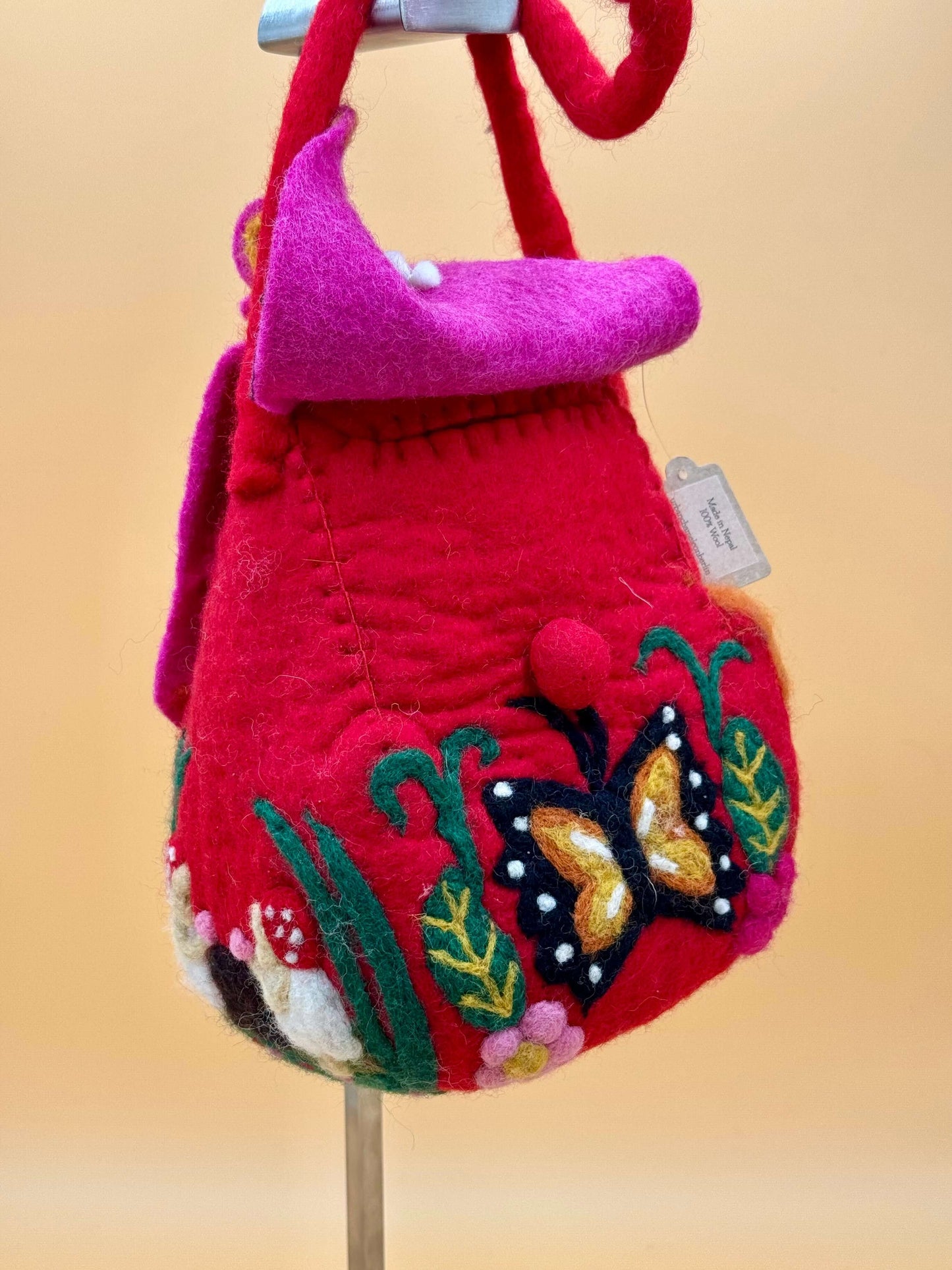 Umhängetasche Filztasche Size M Crossbody Häuschen rot-rosa - urbanchameleonberlin