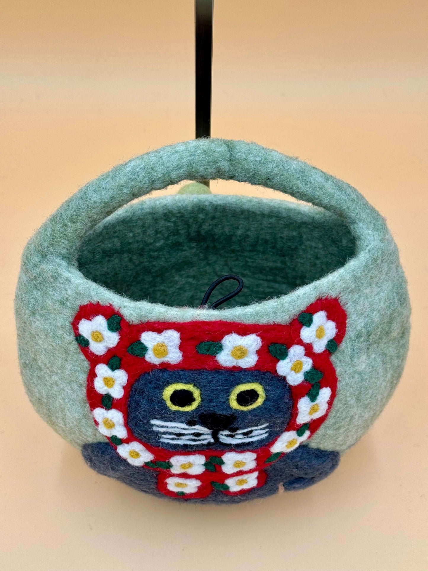 Handtasche Filztasche Size S Bucket Bag Katze mit Kopftuch - urbanchameleonberlin