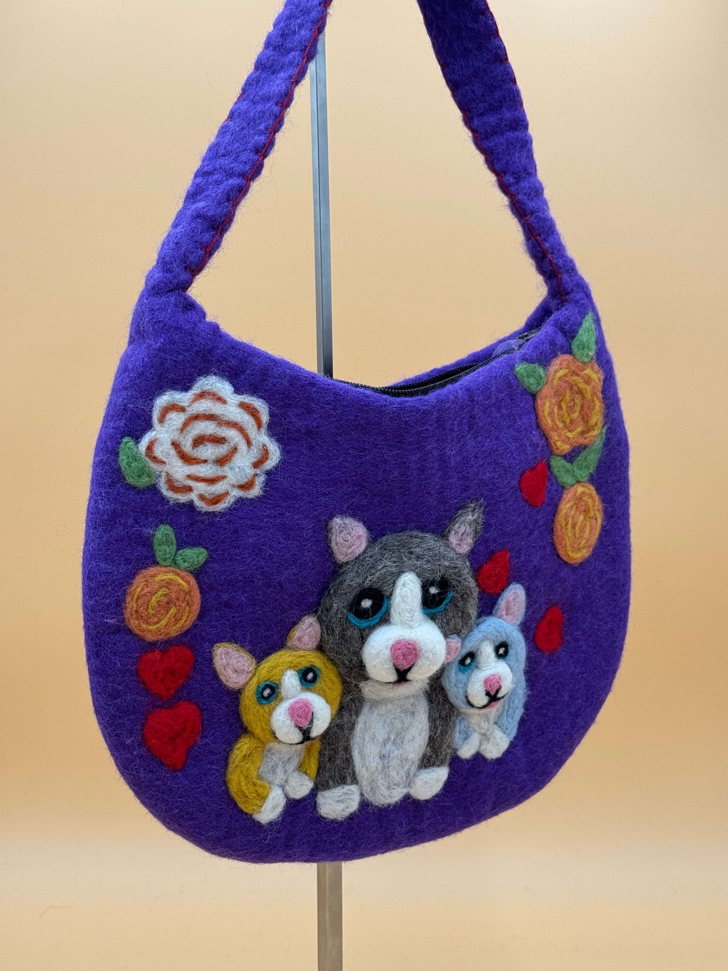 Umhängetasche Filztasche Size M Crossbody drei Katzen - urbanchameleonberlin