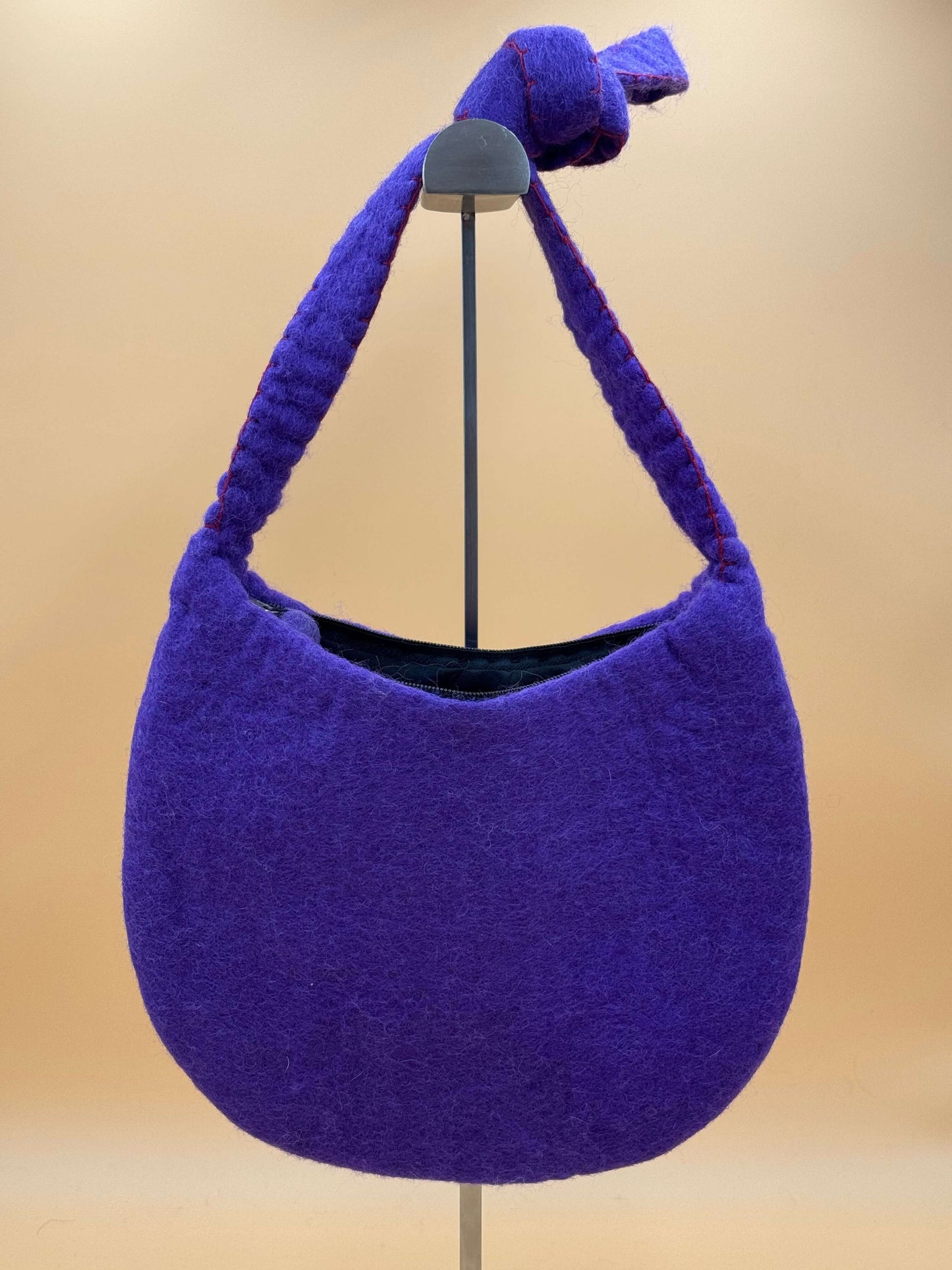 Umhängetasche Filztasche Size M Crossbody drei Katzen - urbanchameleonberlin