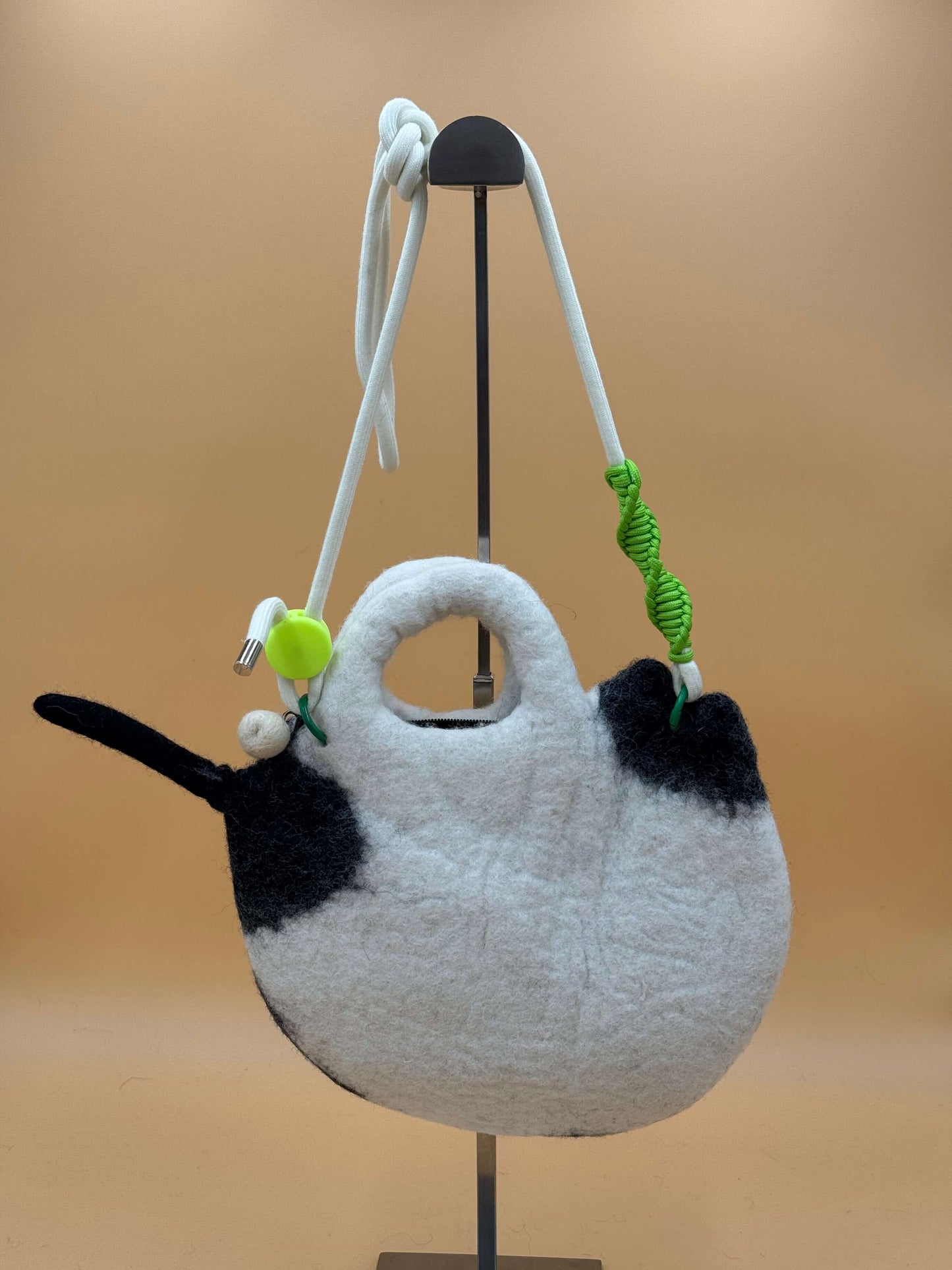 Umhängetasche Filztasche Size M Crossbody Katze - urbanchameleonberlin