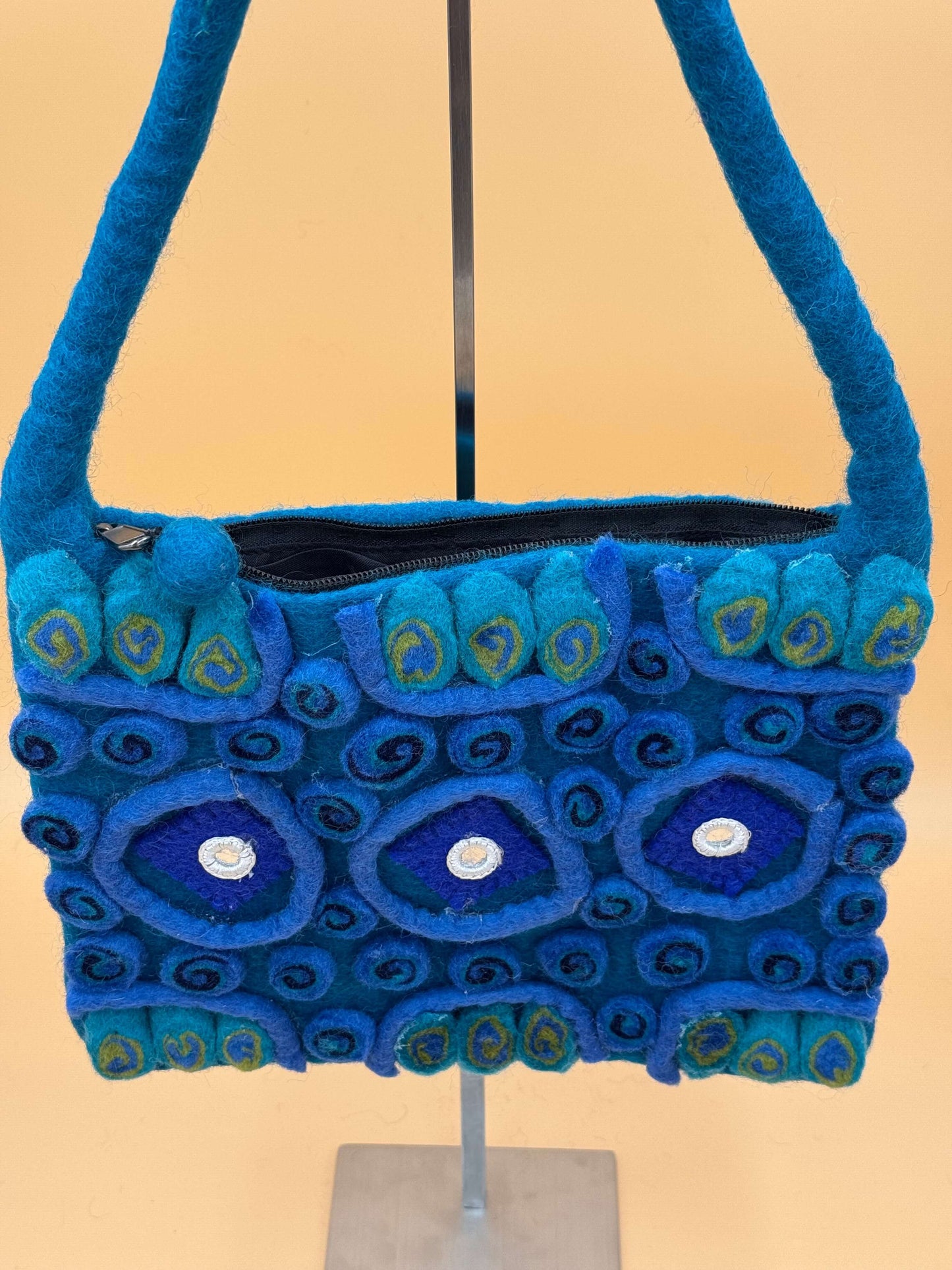 Schultertasche Filztasche Size M Baguette Bag kreative Welle - urbanchameleonberlin