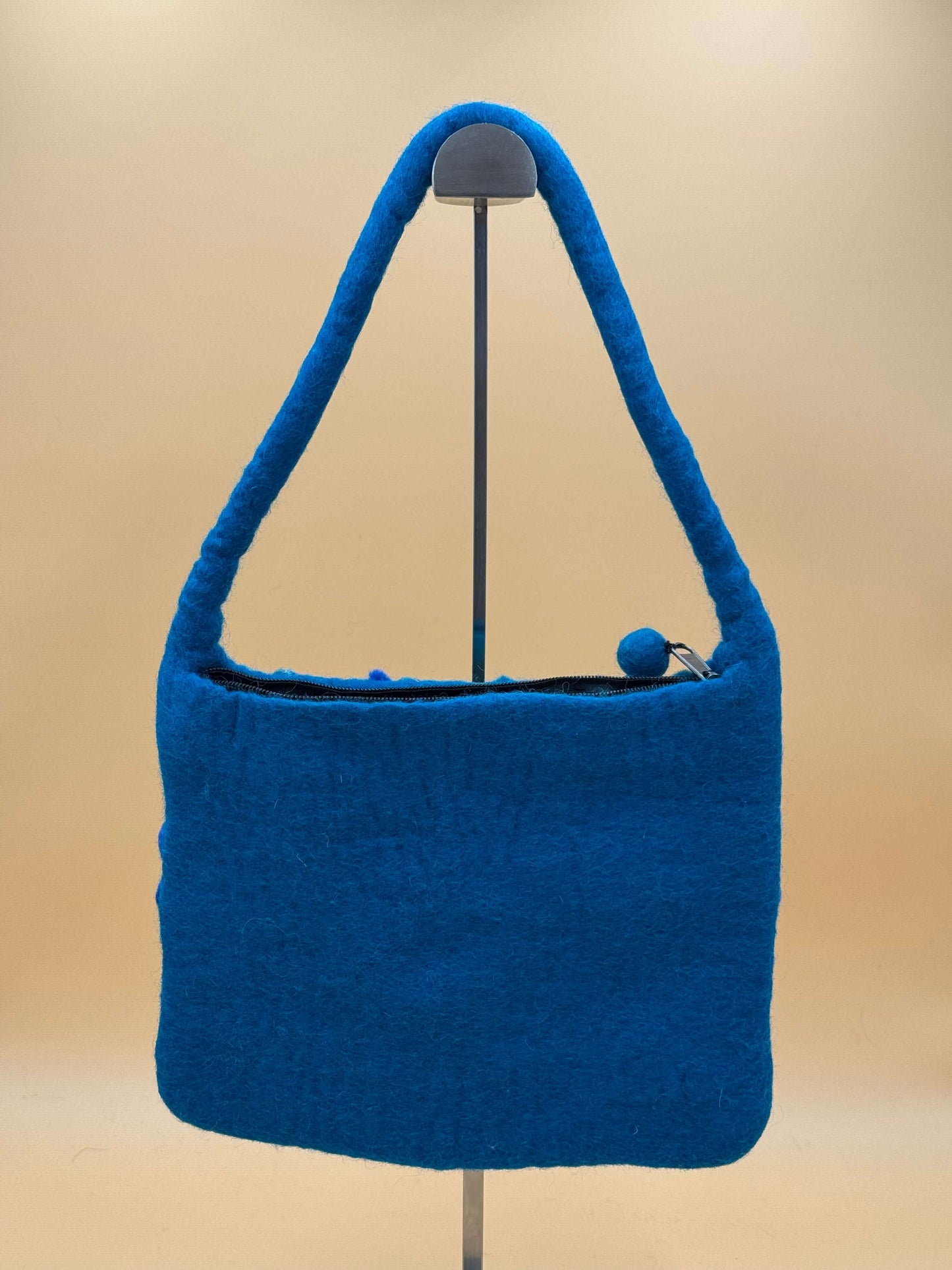 Schultertasche Filztasche Size M Baguette Bag kreative Welle - urbanchameleonberlin