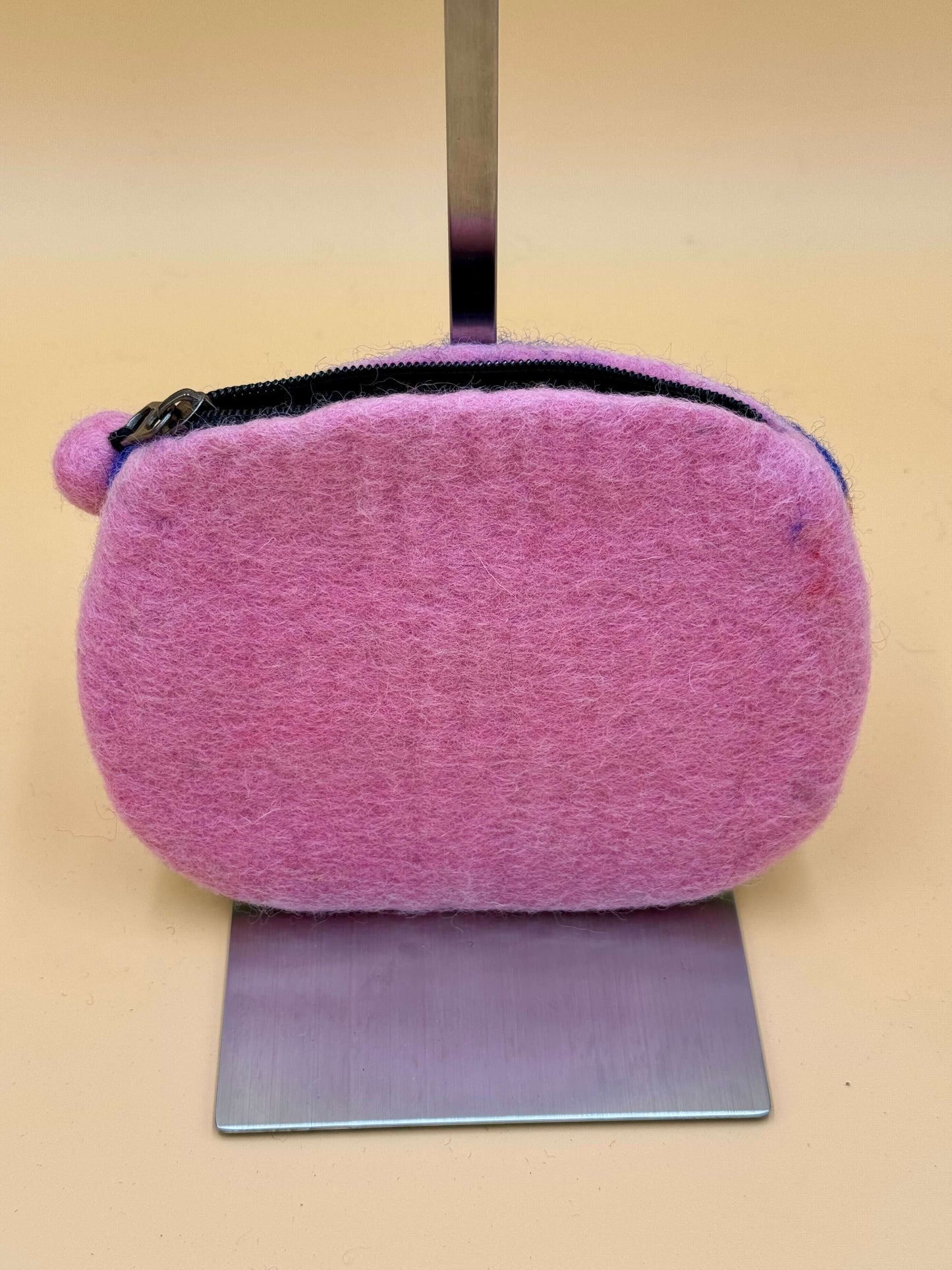 Geldbörse Filztasche Size M Touch Bus pink - urbanchameleonberlin