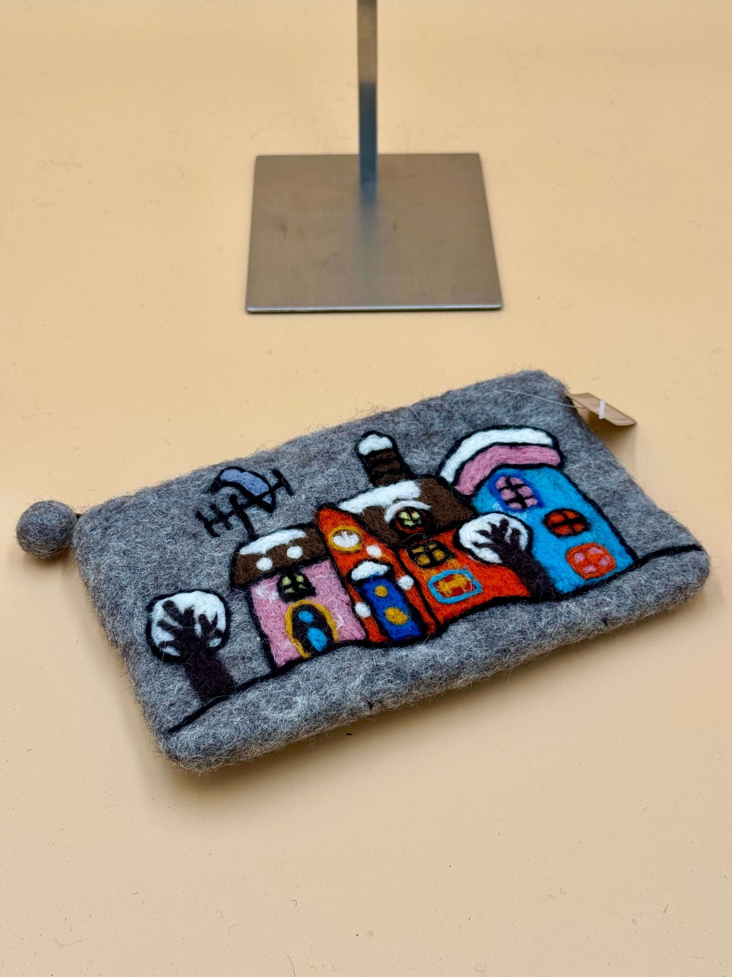 Geldbörse Filztasche Size L Touch Häuser - urbanchameleonberlin