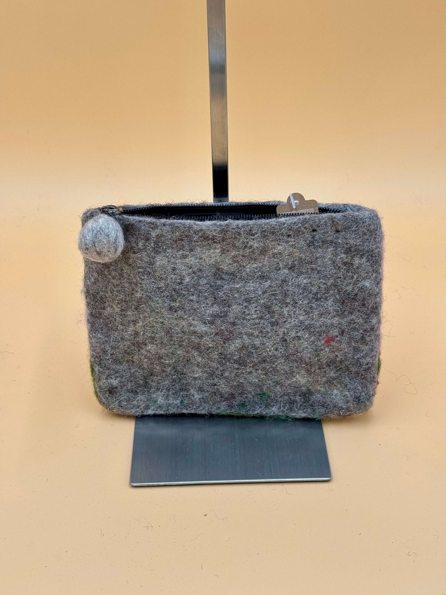 Geldbörse Filztasche Size L Touch Hase mit Blumen grau - urbanchameleonberlin