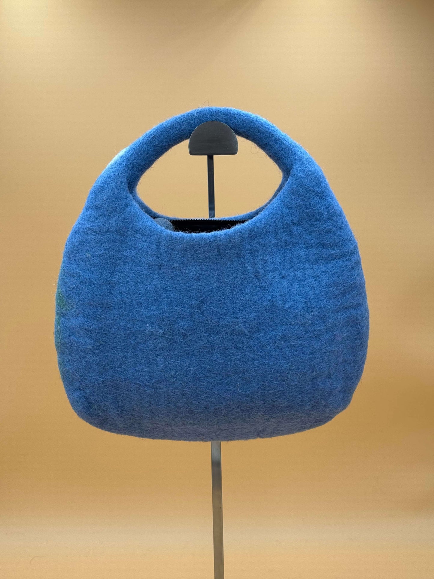 Handgemachte Handtasche Filztasche Size M in blau, geeignet für Geldbörse und Kosmetik, 100% Wolle.