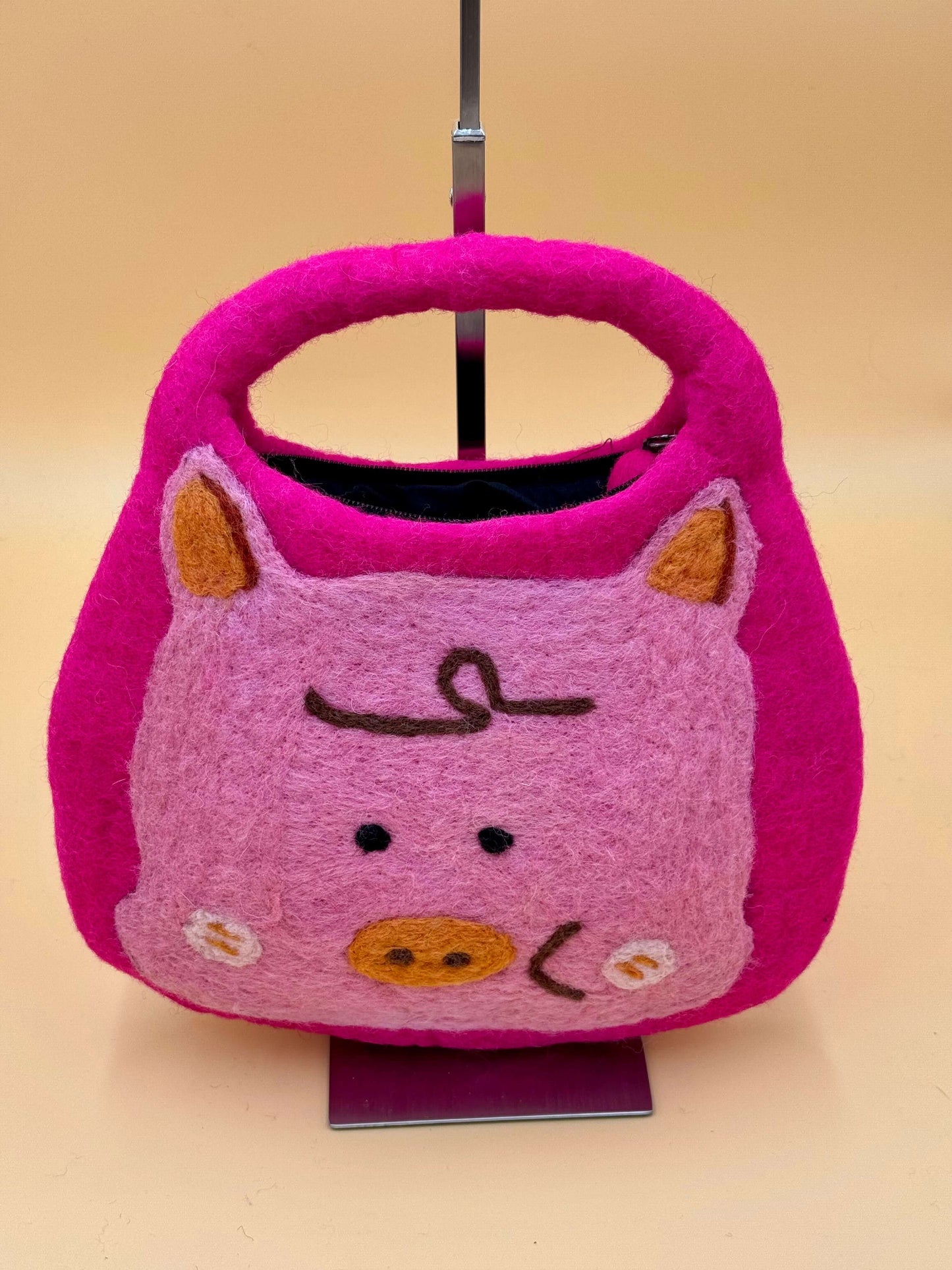 Handtasche Filztasche Size M Saddle Bag pinkes Schweinchen, handgemachte Tasche aus Wolle mit Reißverschluss.