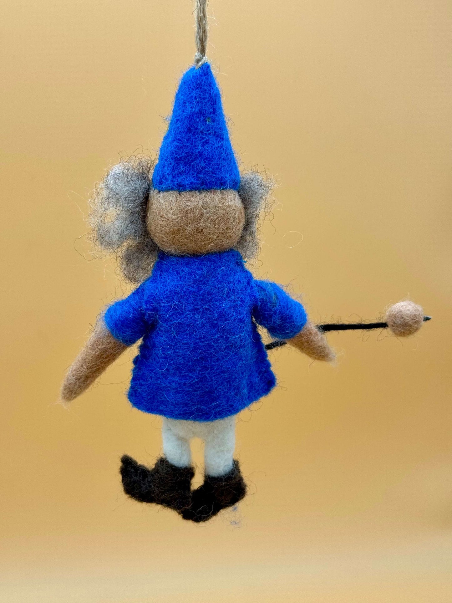 Handmade blue felt keychain featuring a wizard with glasses and a magic wand, unique and crafted from 100% wool.
