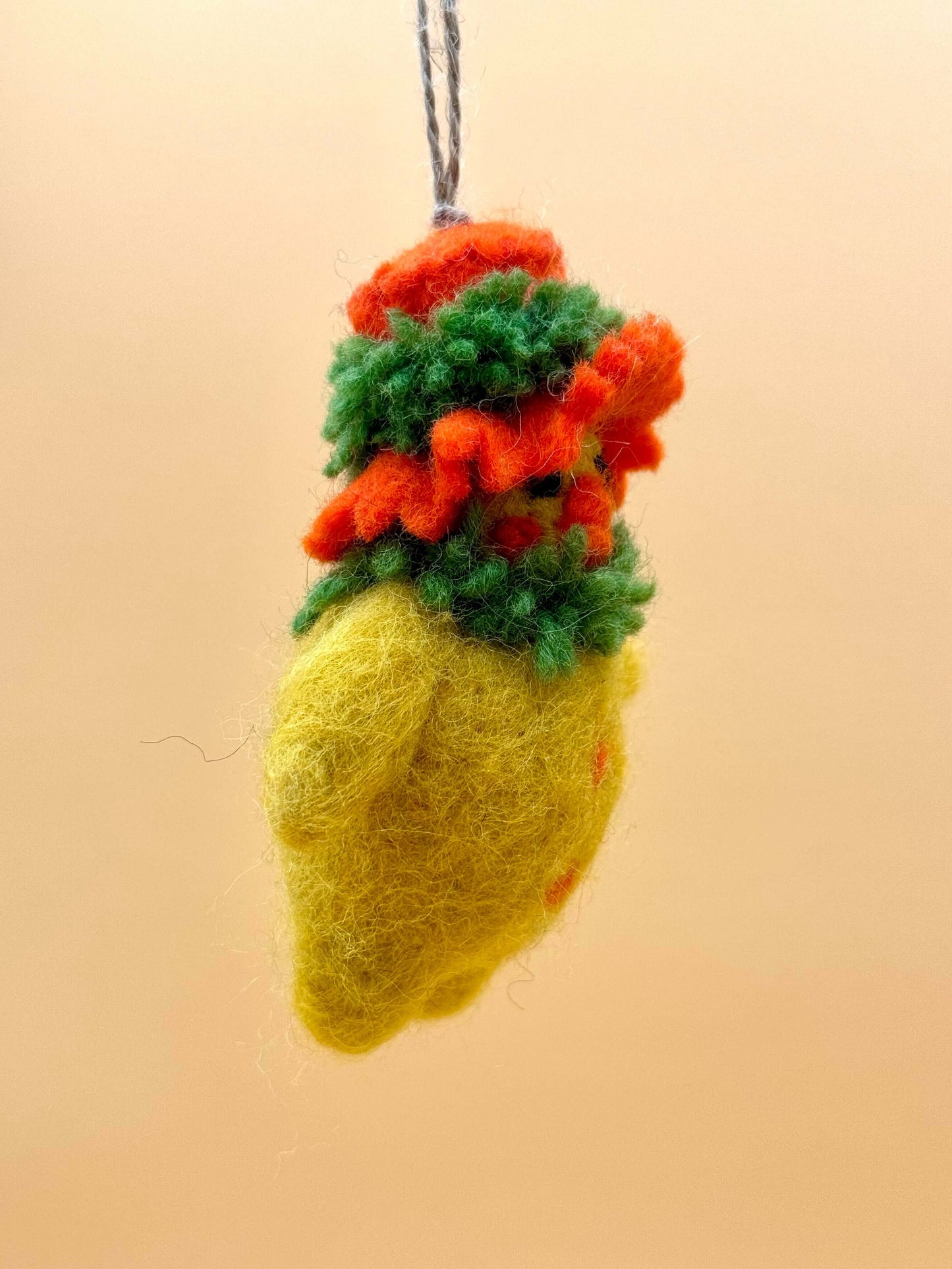 Handmade green and yellow felt keychain with a chicken design, featuring a hat, unique and crafted from 100% wool.