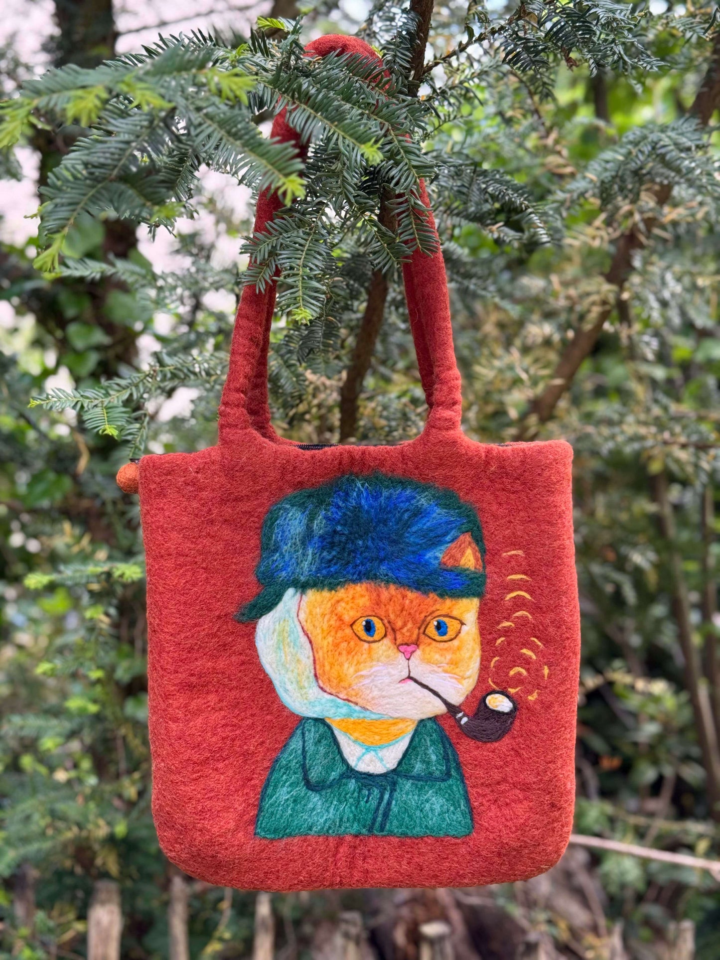 Handmade red felt shoulder bag featuring a Van-Gogh style cat with a pipe, ideal for daily use.