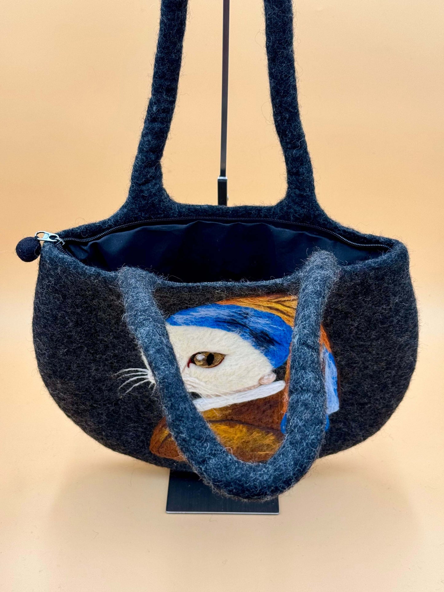 Schultertasche Filztasche Size L Totes Bag mit Perle Katze Design, 100% Wolle, grau mit Innenfutter und Reißverschluss.