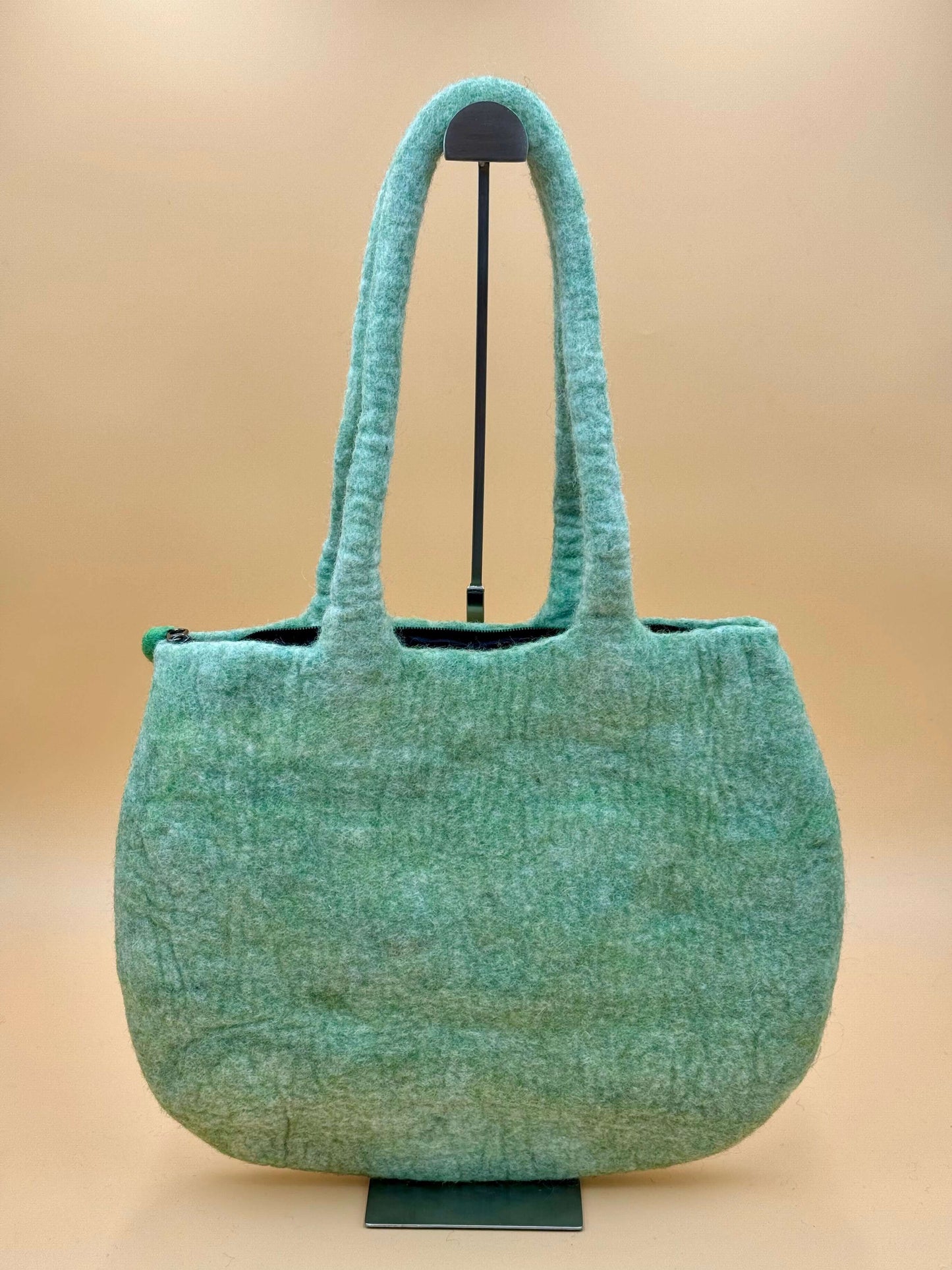 Handgemachte grüne Filztasche Schultertasche Größe L, ideal für Computer, Bücher und mehr.