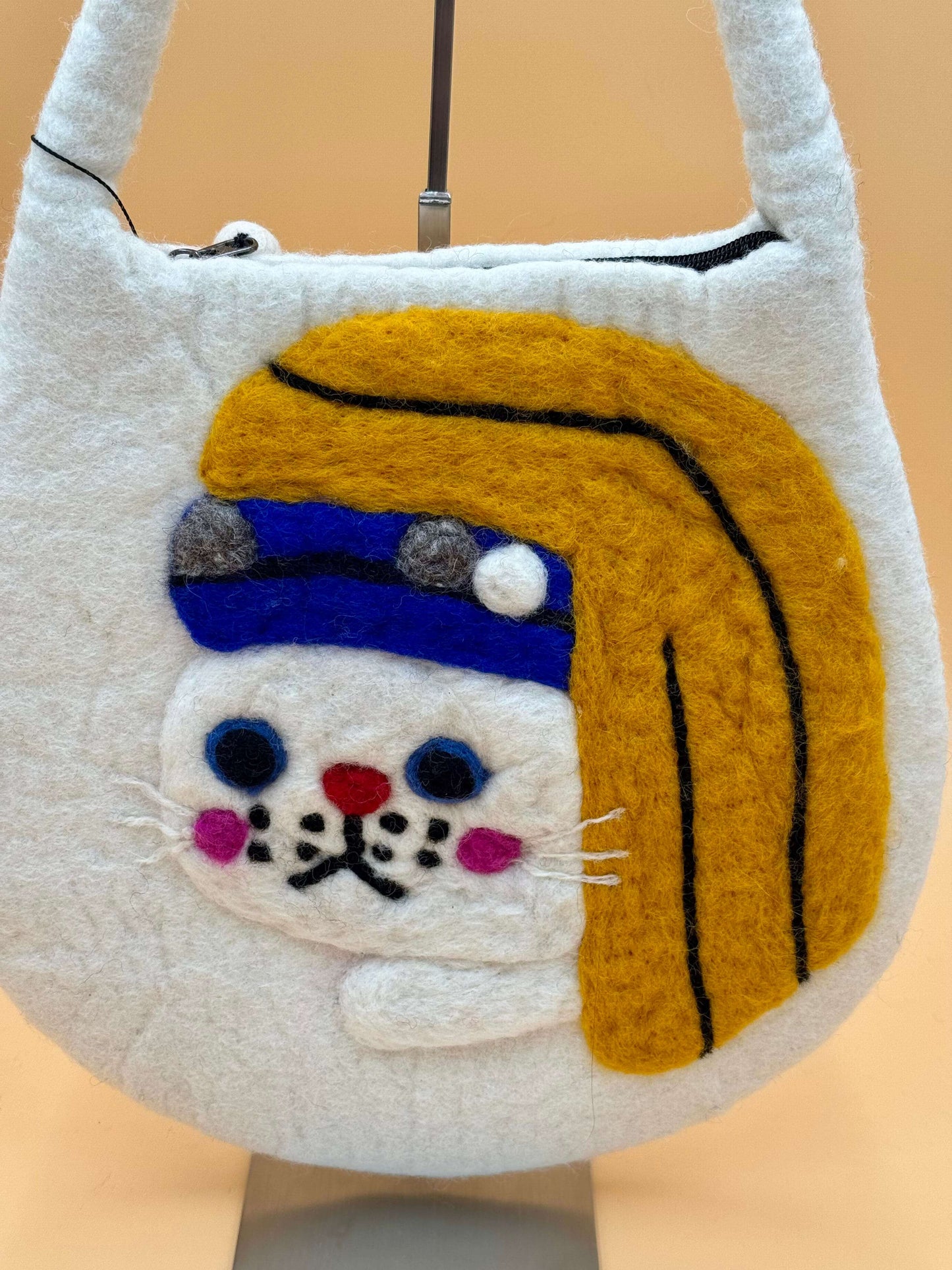Handgemachte Schultertasche Filztasche mit buntem Löwenmotiv, ideal für Mädchen, Größe M.