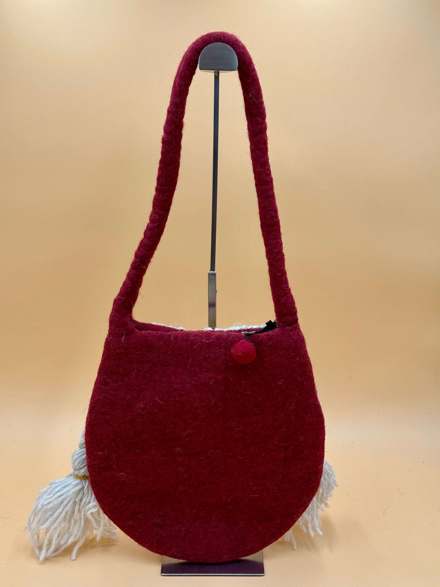 Schultertasche Filztasche Size M Baguette Bag Ugly Girl in red wool with strap and tassels, handmade with zipper.