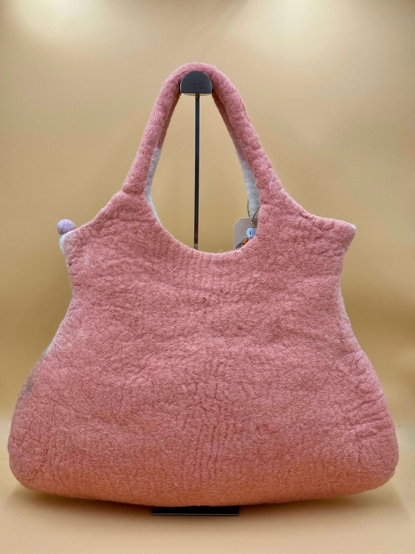 Schultertasche Filztasche Size XL Large Bag Hase in rosa, handgemacht aus 100% Wolle, ideal für Bücher und persönliche Gegenstände.
