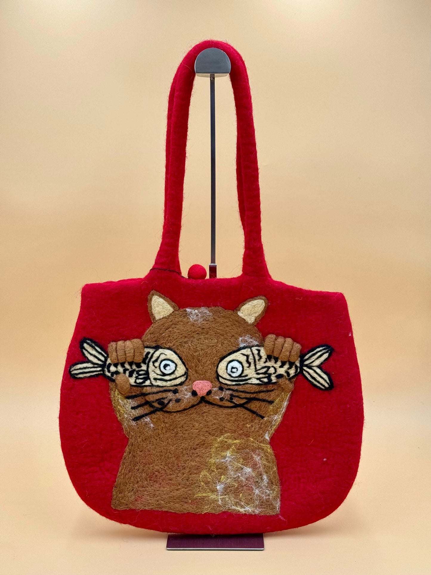 Handmade red felt shoulder tote bag with a cat holding fish, size L, perfect for everyday use.