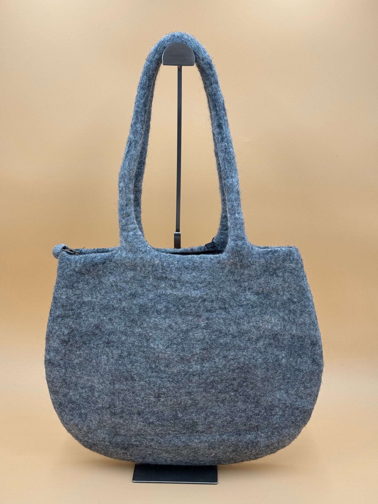 Handmade gray felt shoulder bag tote, size L, designed for versatility and style.