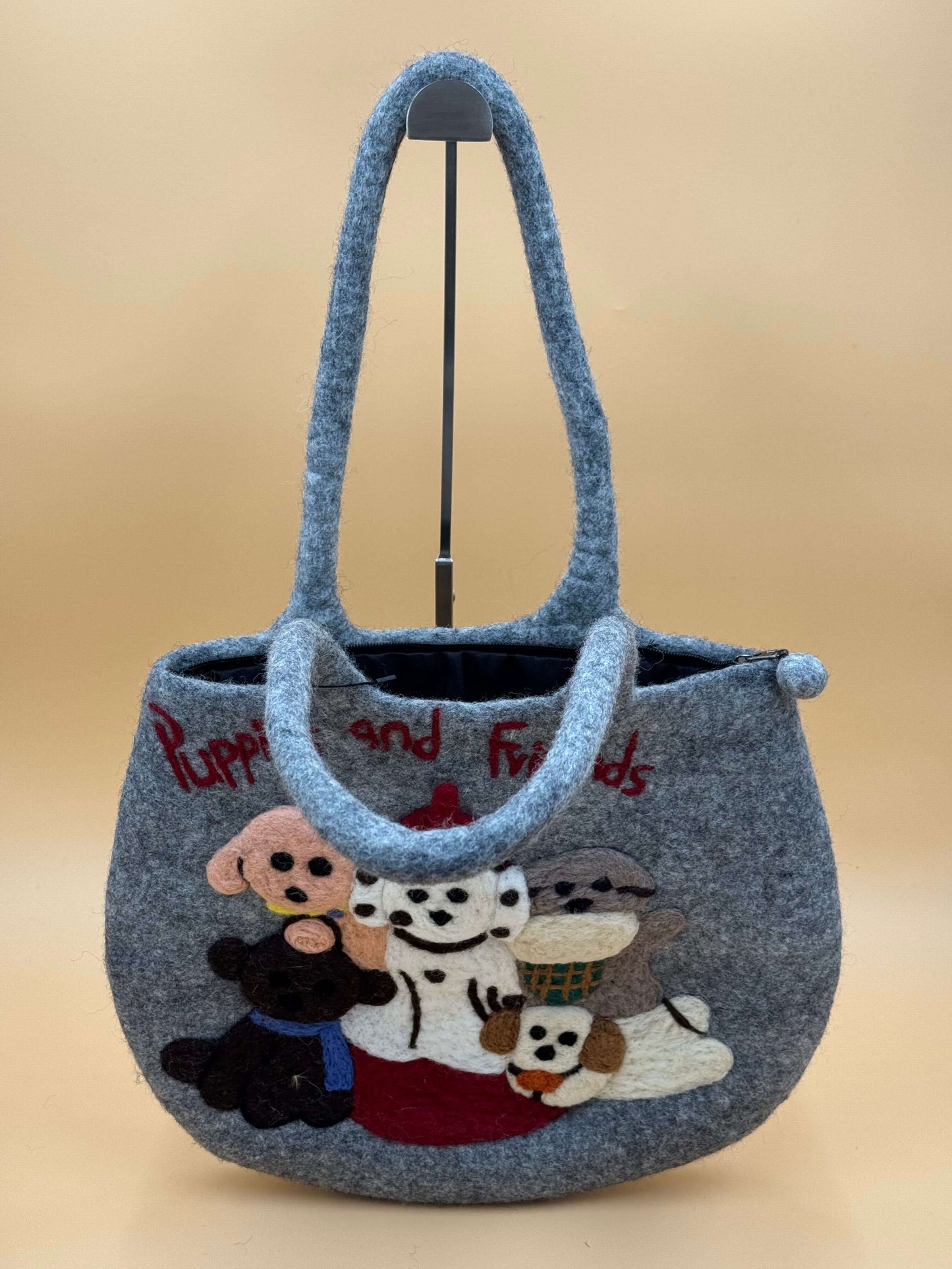 Handgemachte graue Filztasche mit Hunde-Motiv, ideal für alltägliche Utensilien, Größe L.
