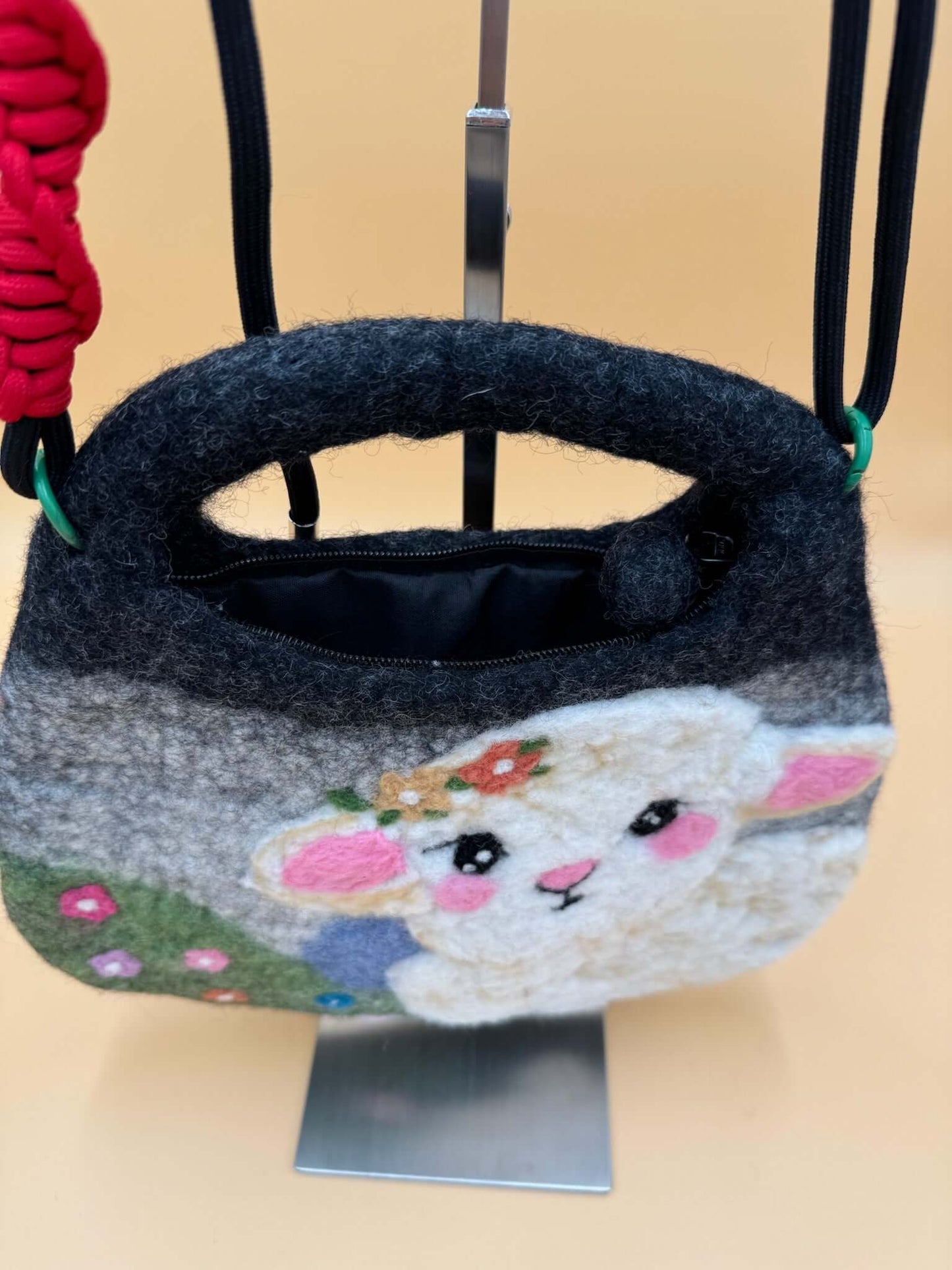 Umhängetasche Filztasche Size M Crossbody Schaf