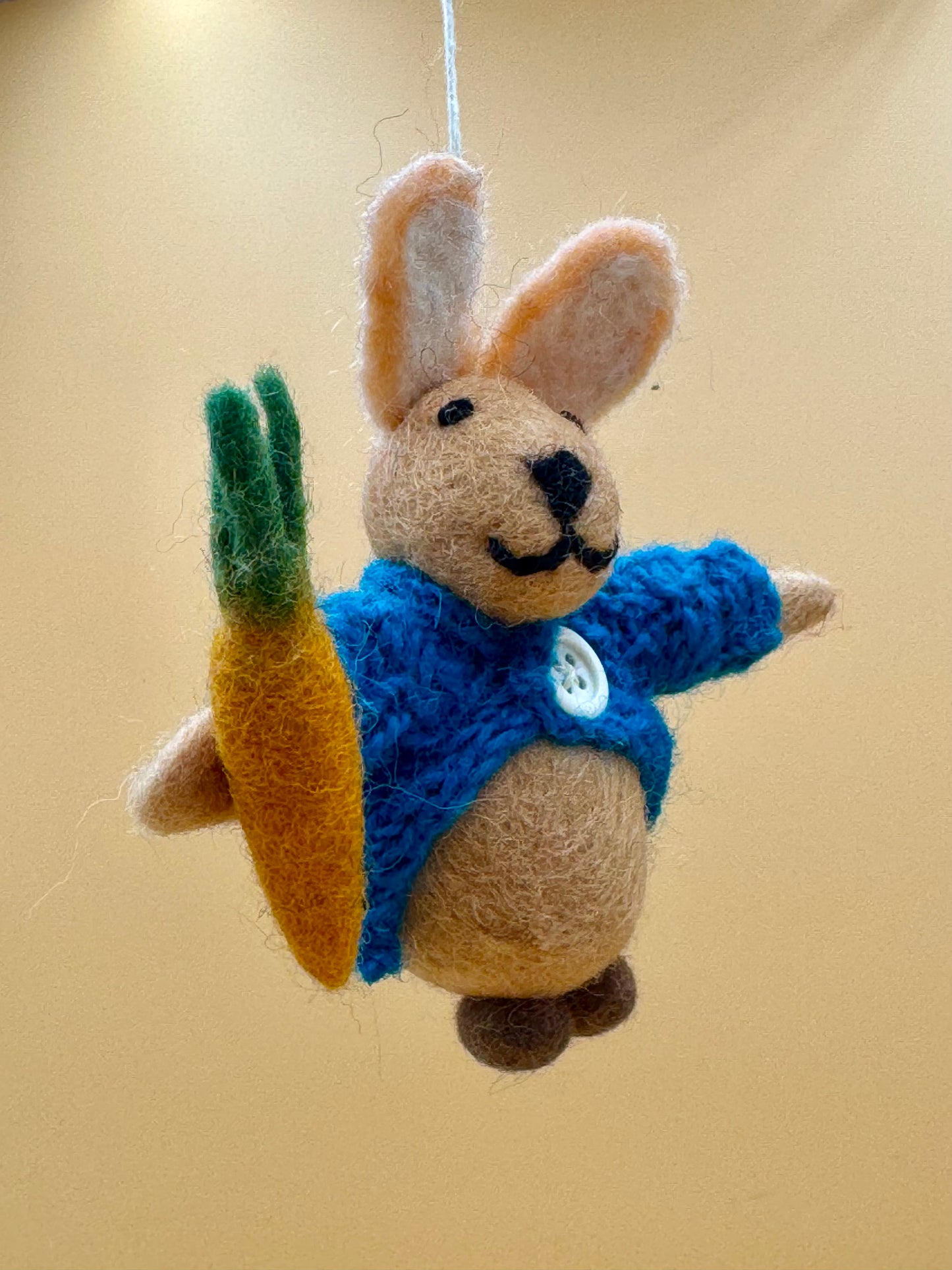 Filzanhänger Schlüsselanhänger Hase mit Karotte