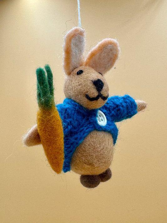 Filzanhänger Schlüsselanhänger Hase mit Karotte