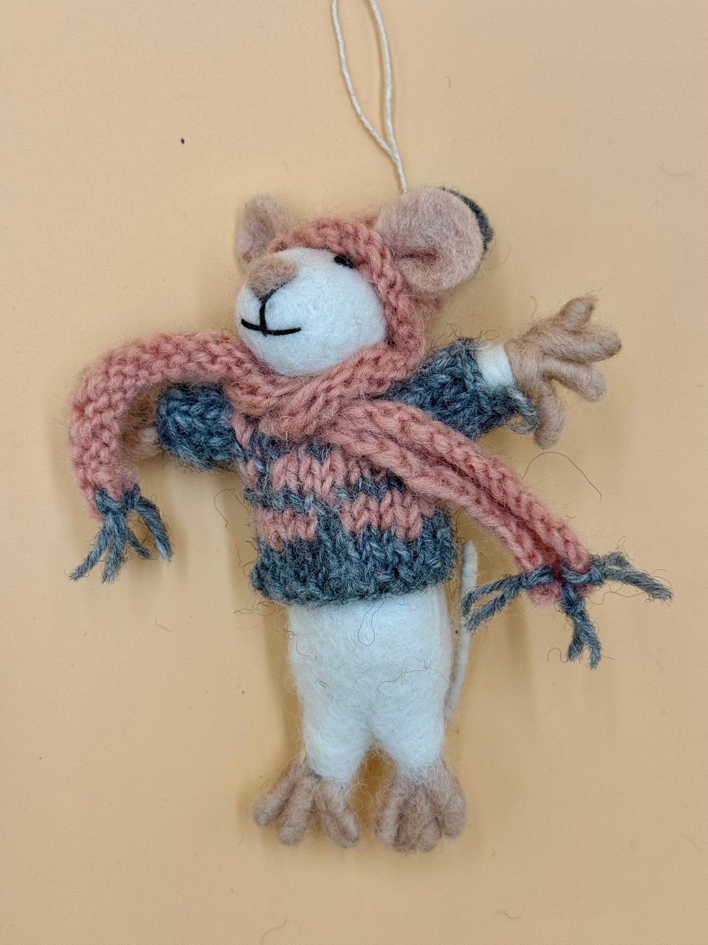 Filzanhänger Schlüsselanhänger Maus mit Mütze und Schal