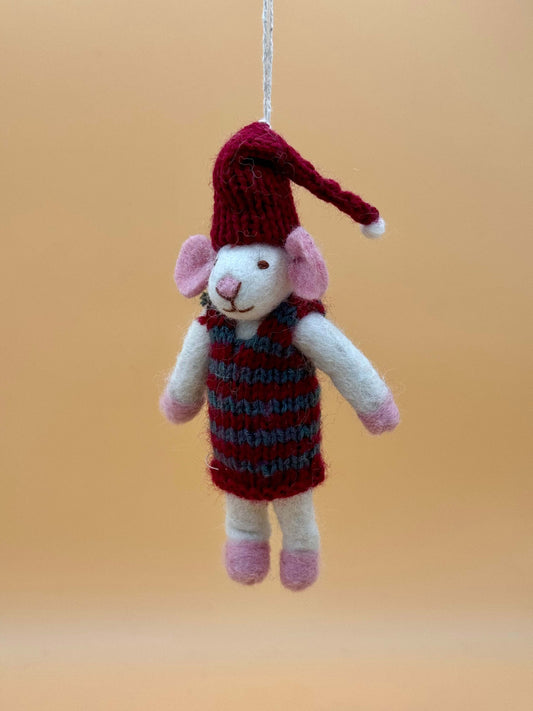 Filzanhänger Schlüsselanhänger Maus mit Pullover und Mütze in rot und weiß, handgemacht aus 100% Wolle.