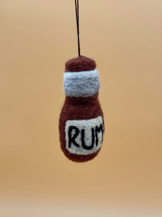 Handgemachter Filzanhänger in Form einer Rum-Flasche, braun und weiß, einzigartiger Schlüsselanhänger aus 100% Wolle.