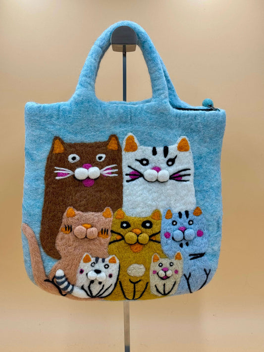 Handtasche Filztasche Size L Large Bag 7 Katzen, handgefertigt aus 100% Wolle in Blau mit Katzenmotiven