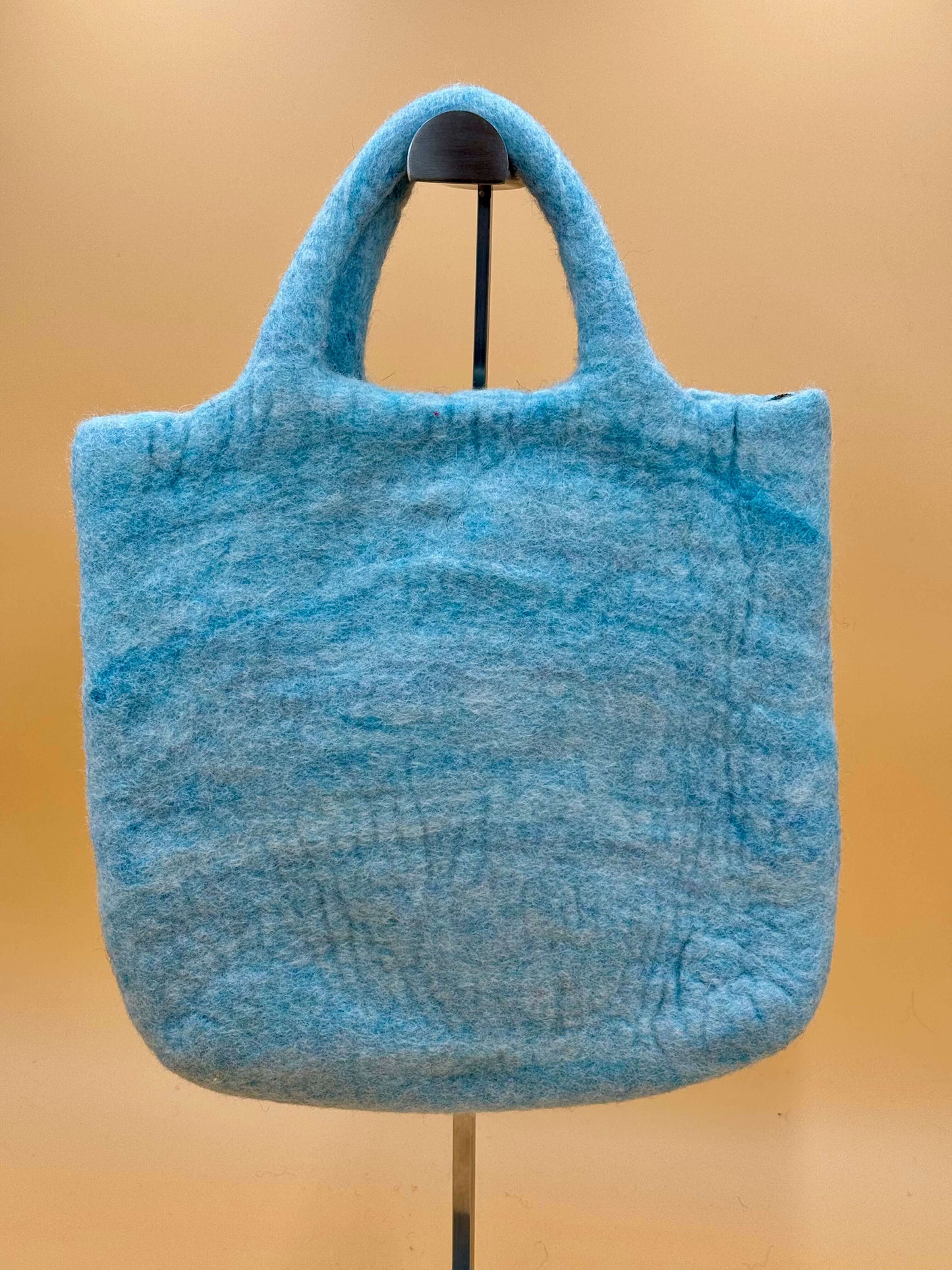 Handtasche Filztasche Size L Large Bag 7 Katzen, handgefertigte, blaue Wolltasche mit zwei Henkeln.