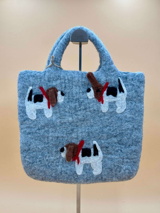Handgemachte Filztasche in Grau mit drei Hunden, Größe M, 100% Wolle, Innenfutter, ideal für kleine Gegenstände.