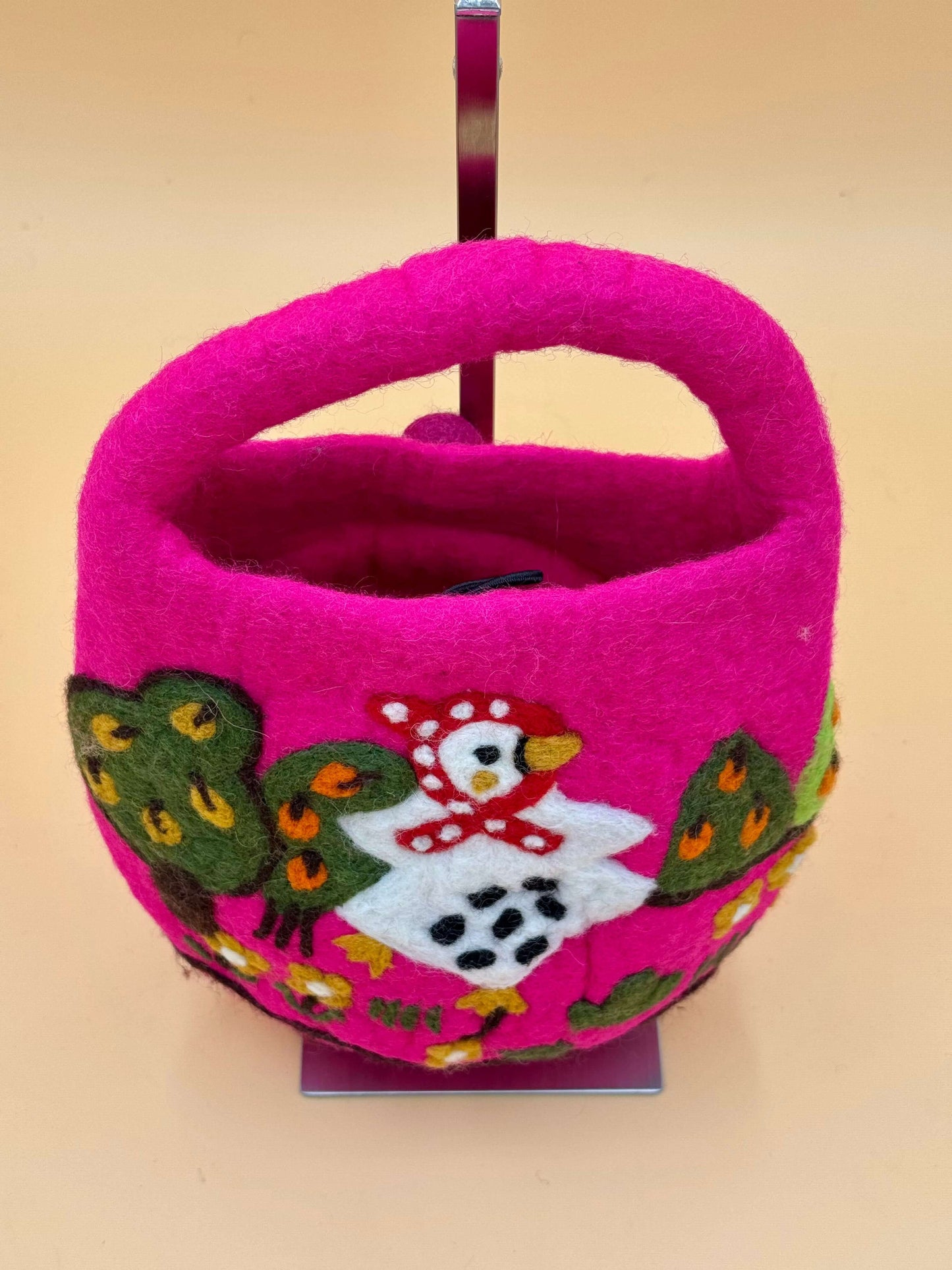 Handtasche Filztasche Size S Bucket Bag Gans, rosa gefilzte Tasche mit bunten Tiermotiven und Henkel, ideal für Kosmetika und Karten.