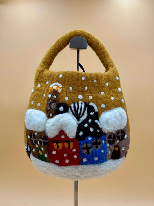 Handtasche Filztasche Size S Bucket Bag Schnee Häuschen gelb, handgemachte Wolltasche mit Schneehäusern.